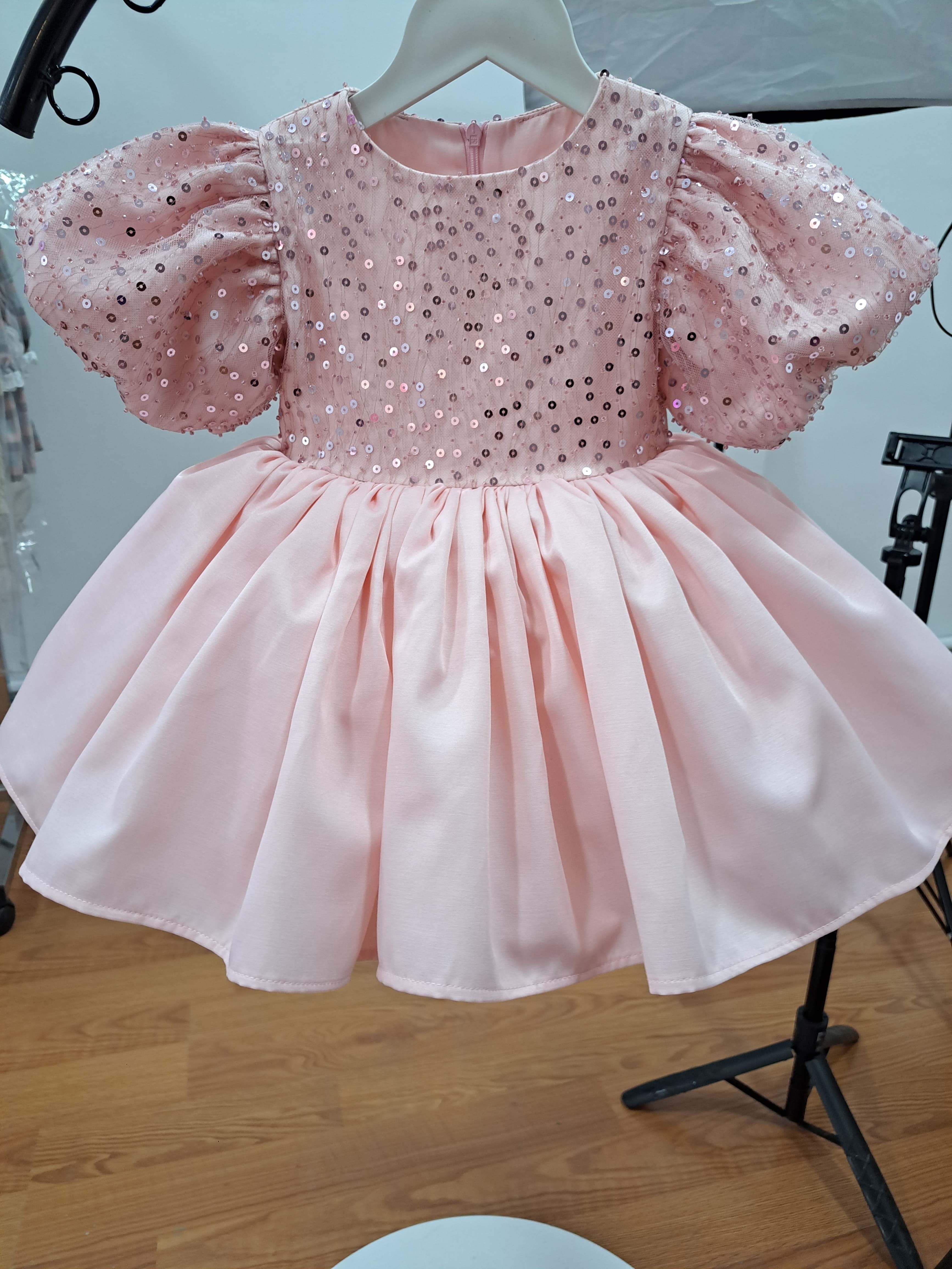pudra pembe elbise