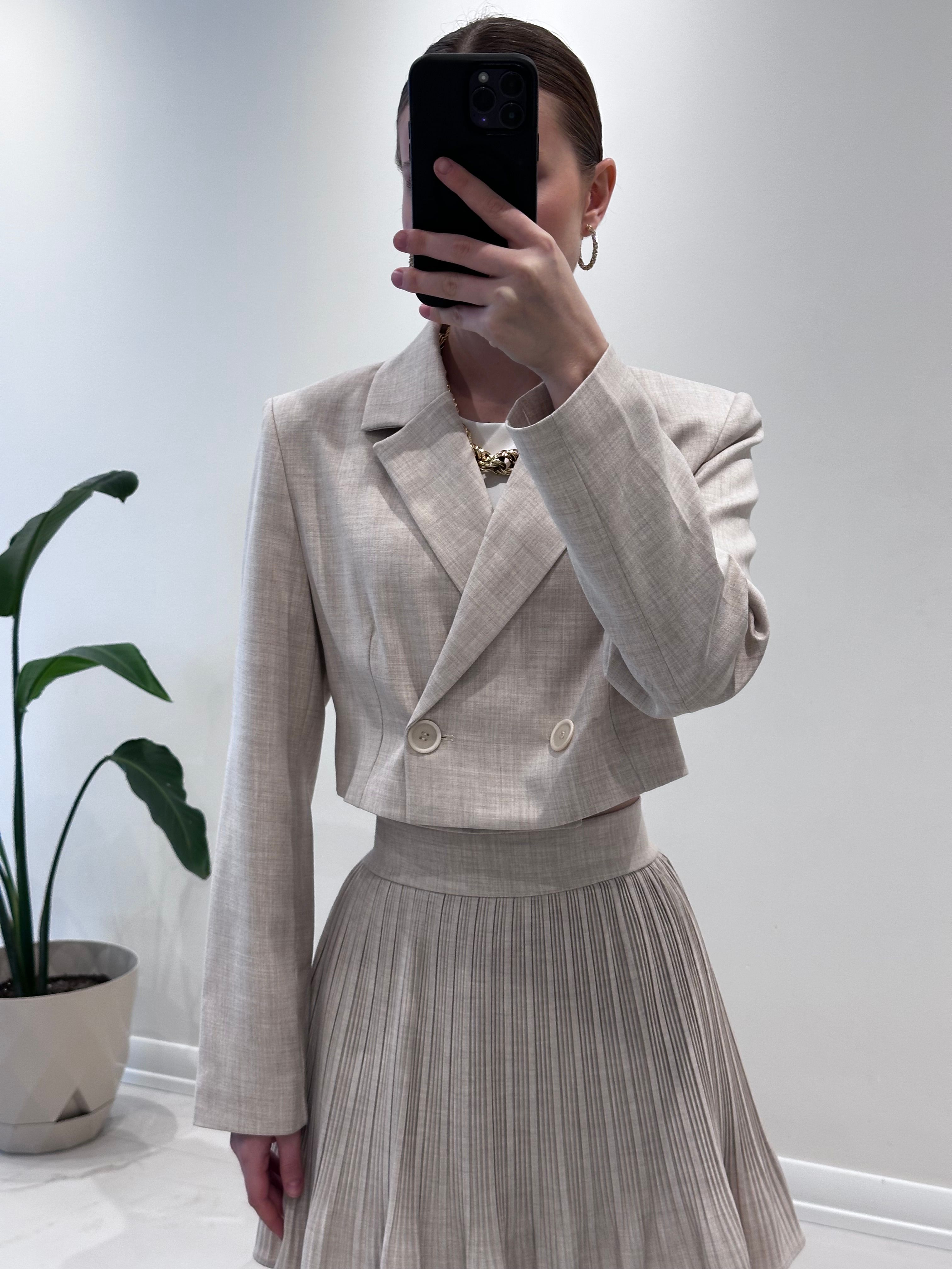 Yandan Düğme Detaylı Crop Ceket