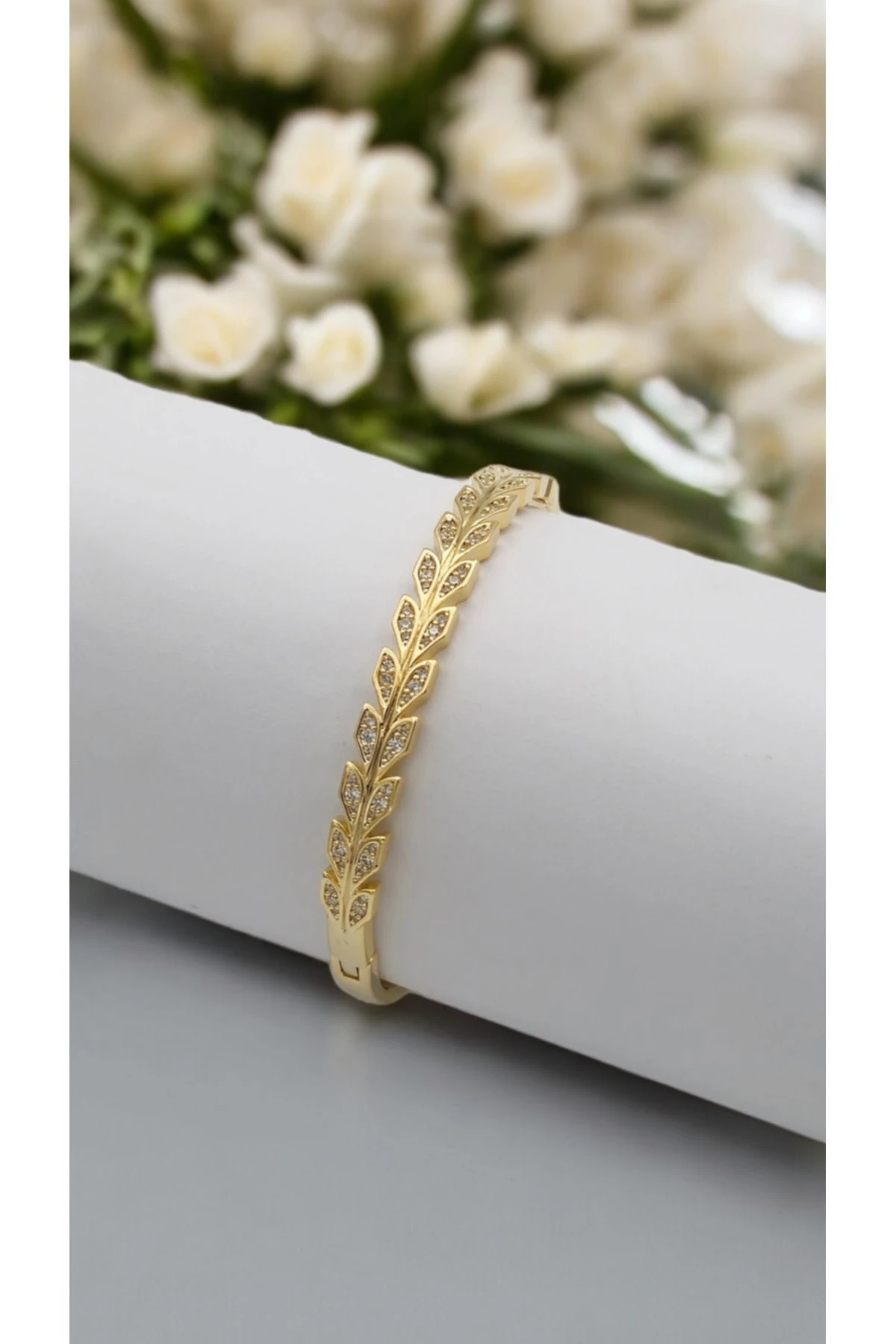 Kadın Çelik Bileklik Gold Renk Yaprak Model