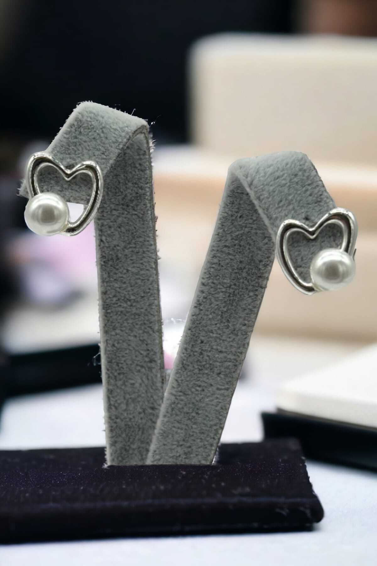 İnci Detaylı Minimal Gümüş Renk Kalp Detaylı Kadın Küpe