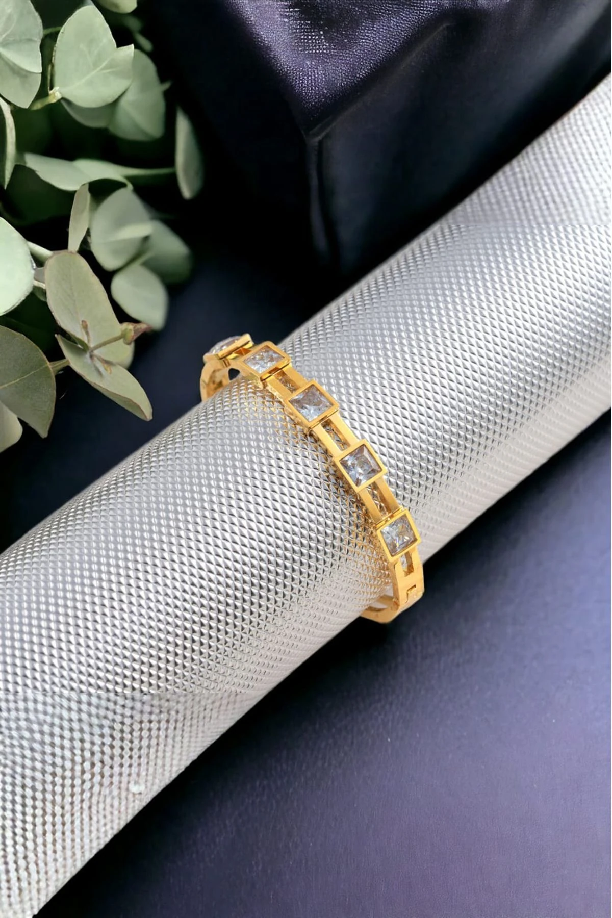 Beş Büyük Zirkon Taşlı Tasarım Gold Rengi Kadın Çelik Bileklik