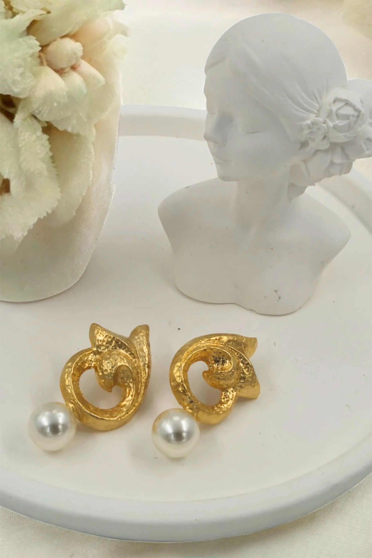 Kadın Çelik Küpe Gold İncili Tasarım Yaprak Desenli Model