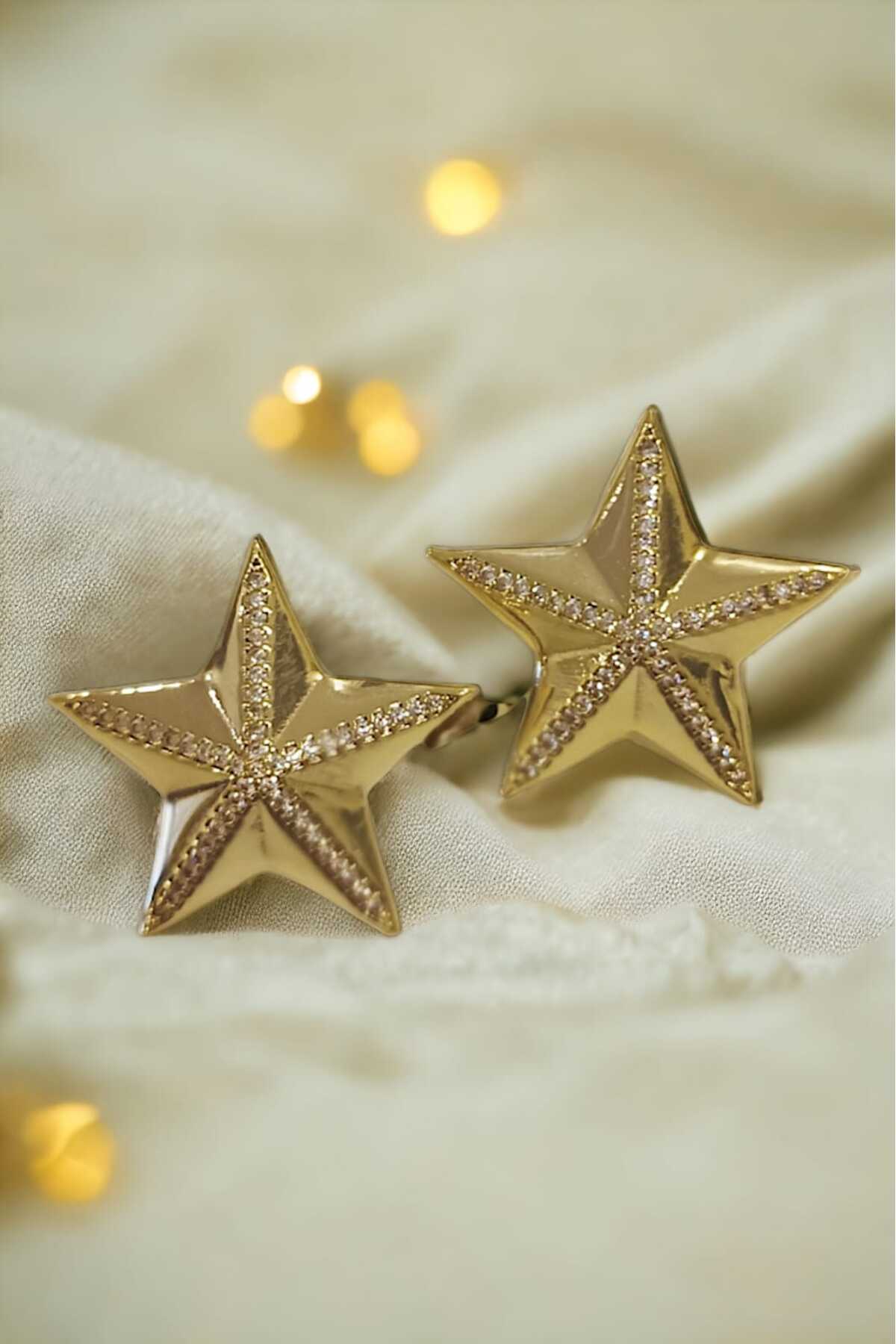 Zirkon Taşlı Deniz Yıldızı Modelli Gold Renk Kadın Çelik Küpe