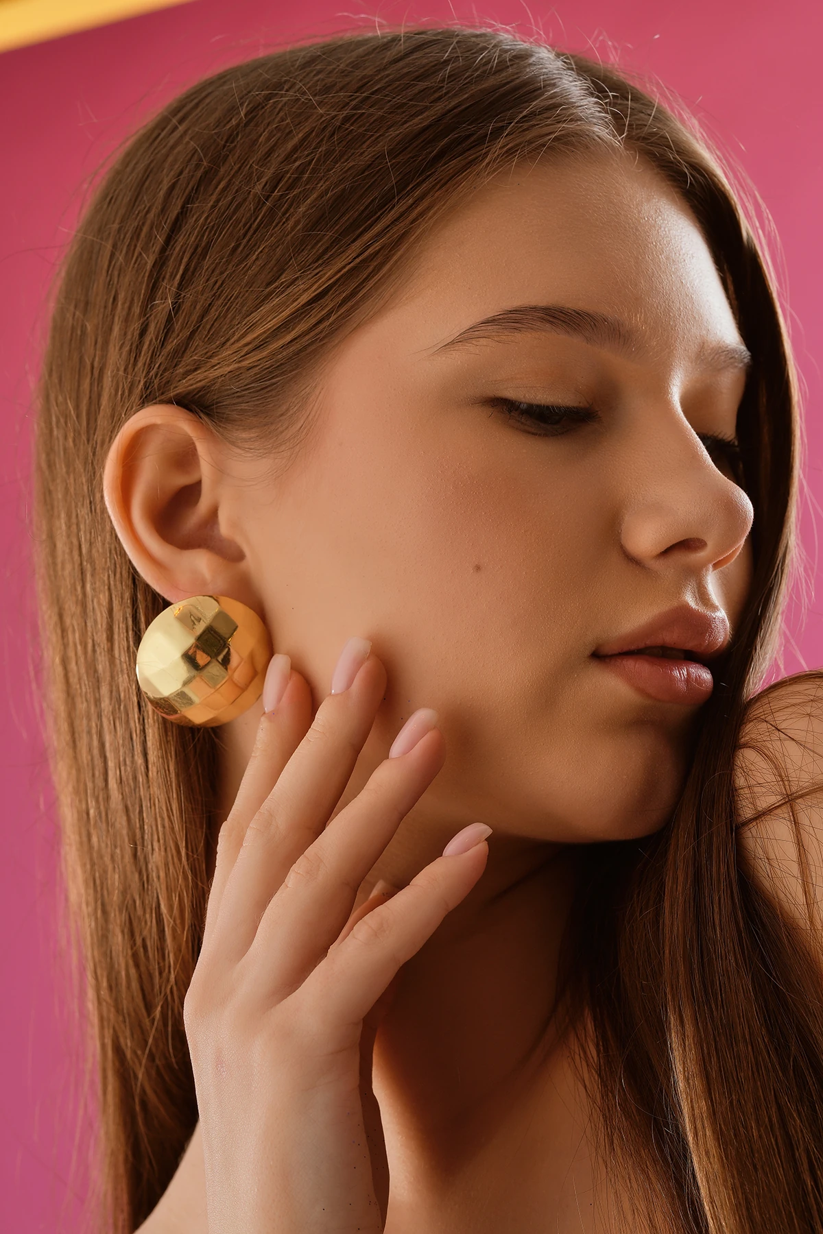 Kadın Çelik Küpe Gold Renk Büyük Bombe Model Detaylı