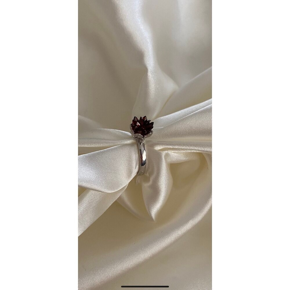 Silver Kırık Taşlı lotus Çicek Yüzük ( Garnet )
