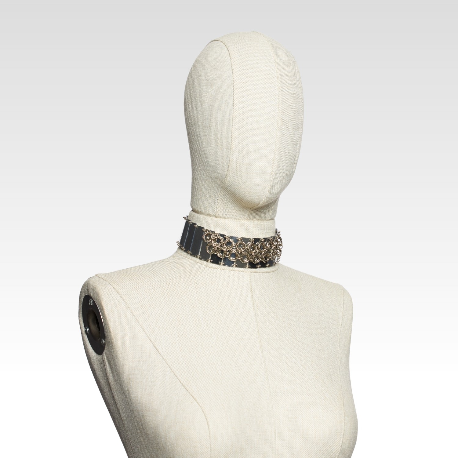 Pleksi & Zincir Zırh Detaylı Choker Kolye