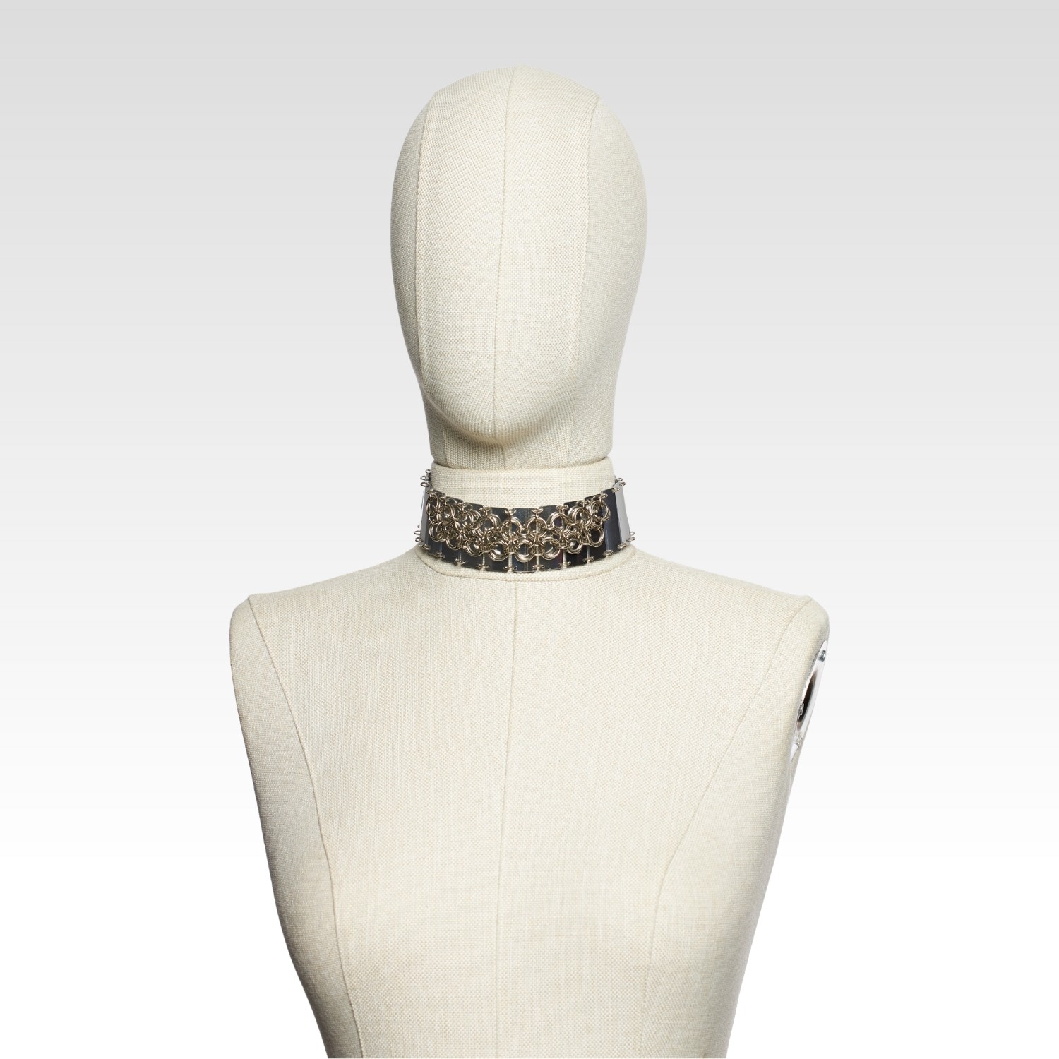 Pleksi & Zincir Zırh Detaylı Choker Kolye