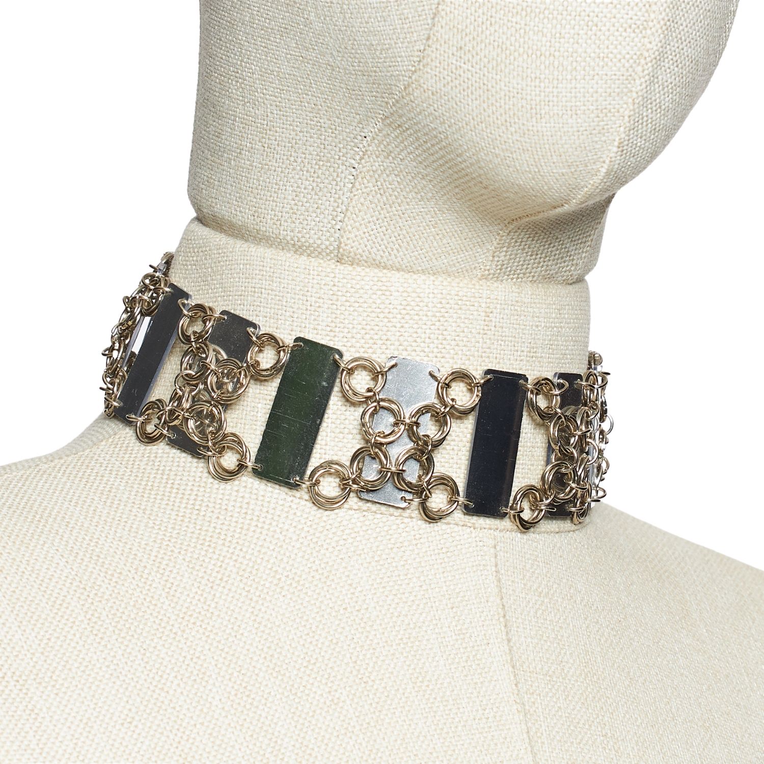 Pleksi ve Zincir Zırh Detaylı Choker Kolye 