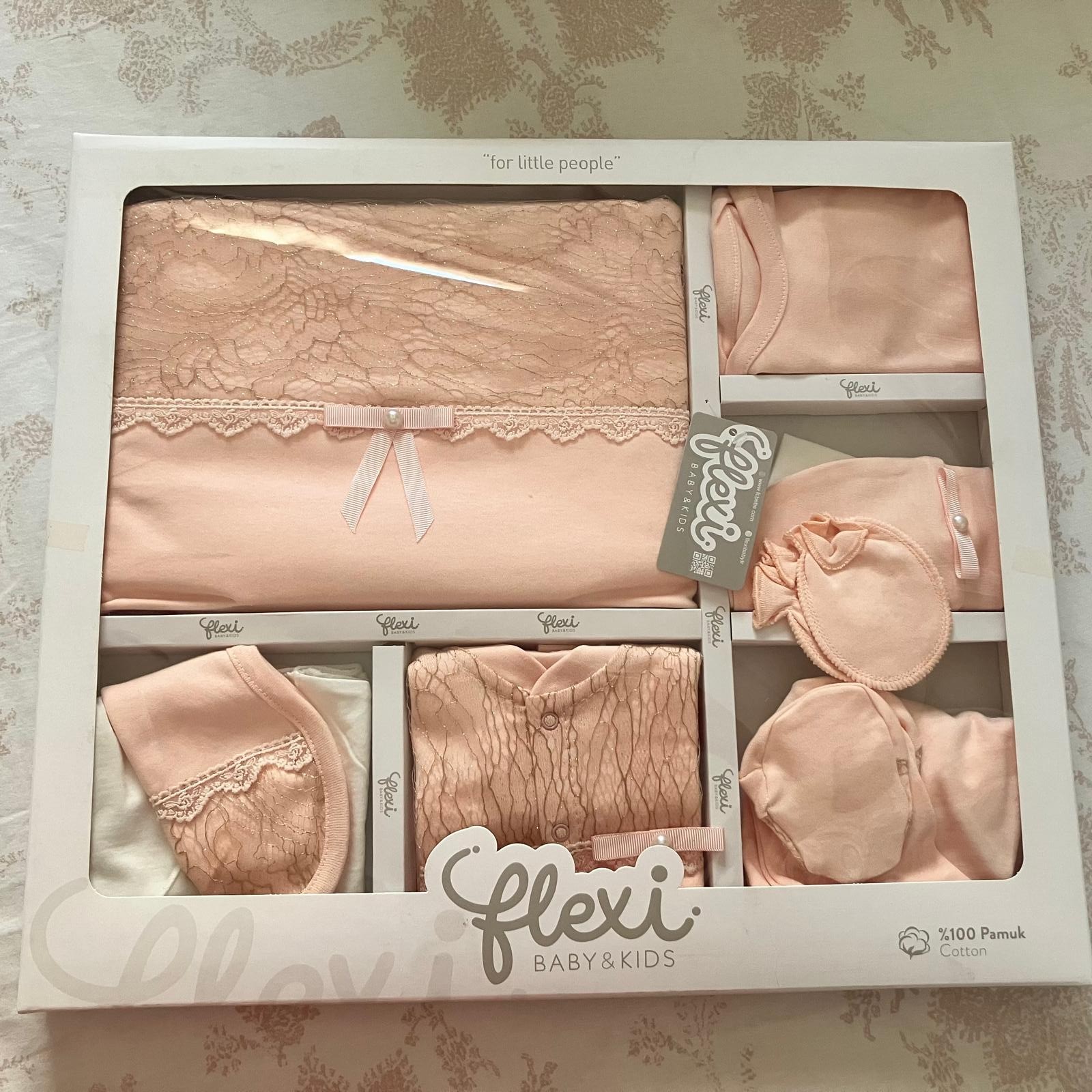 Pack NAISSANCE -BAPTEME BEBE CALIN 10PIECES