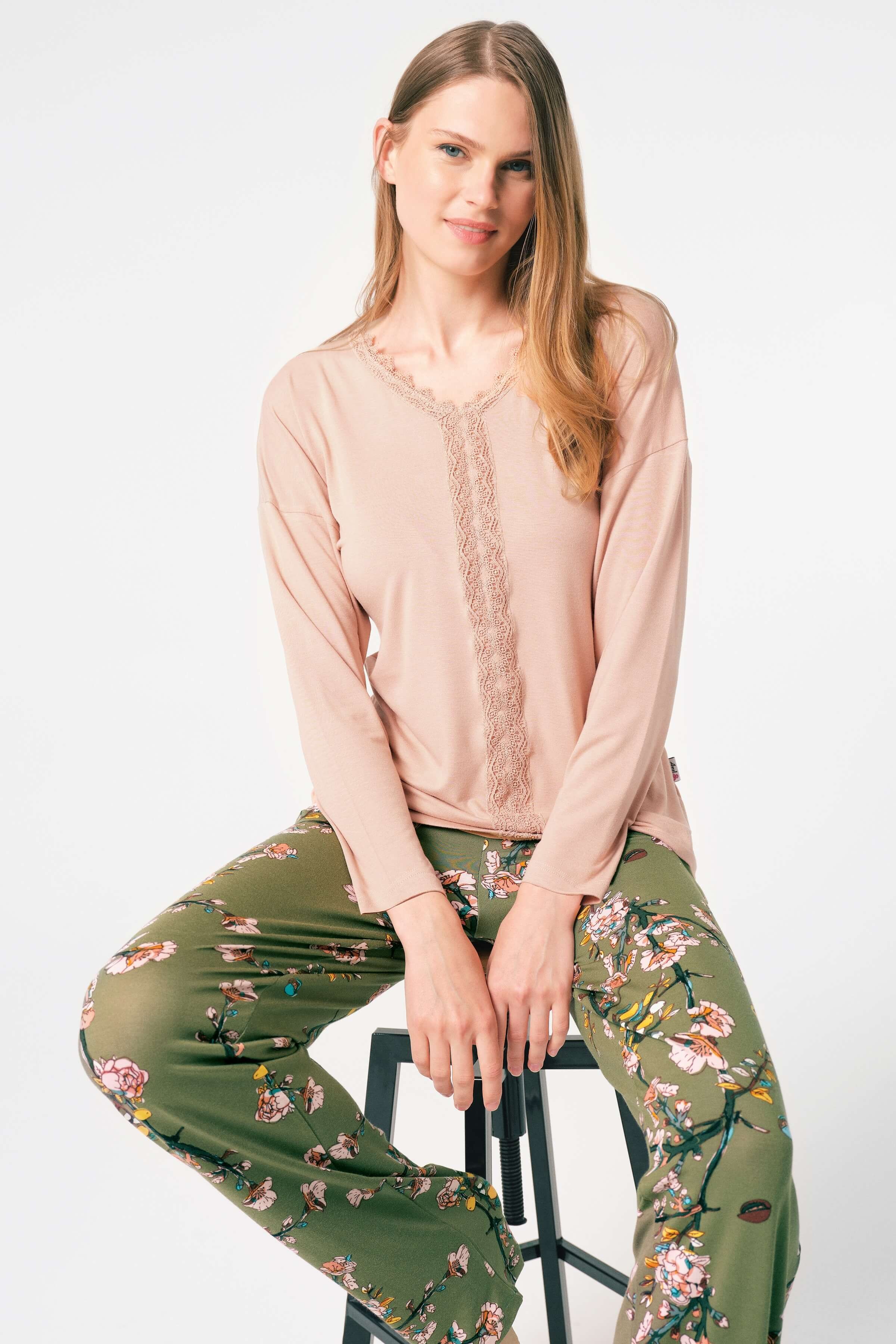 Ensemble pyjama à motifs floraux, manches longues, col V tricoté, avec dentelle