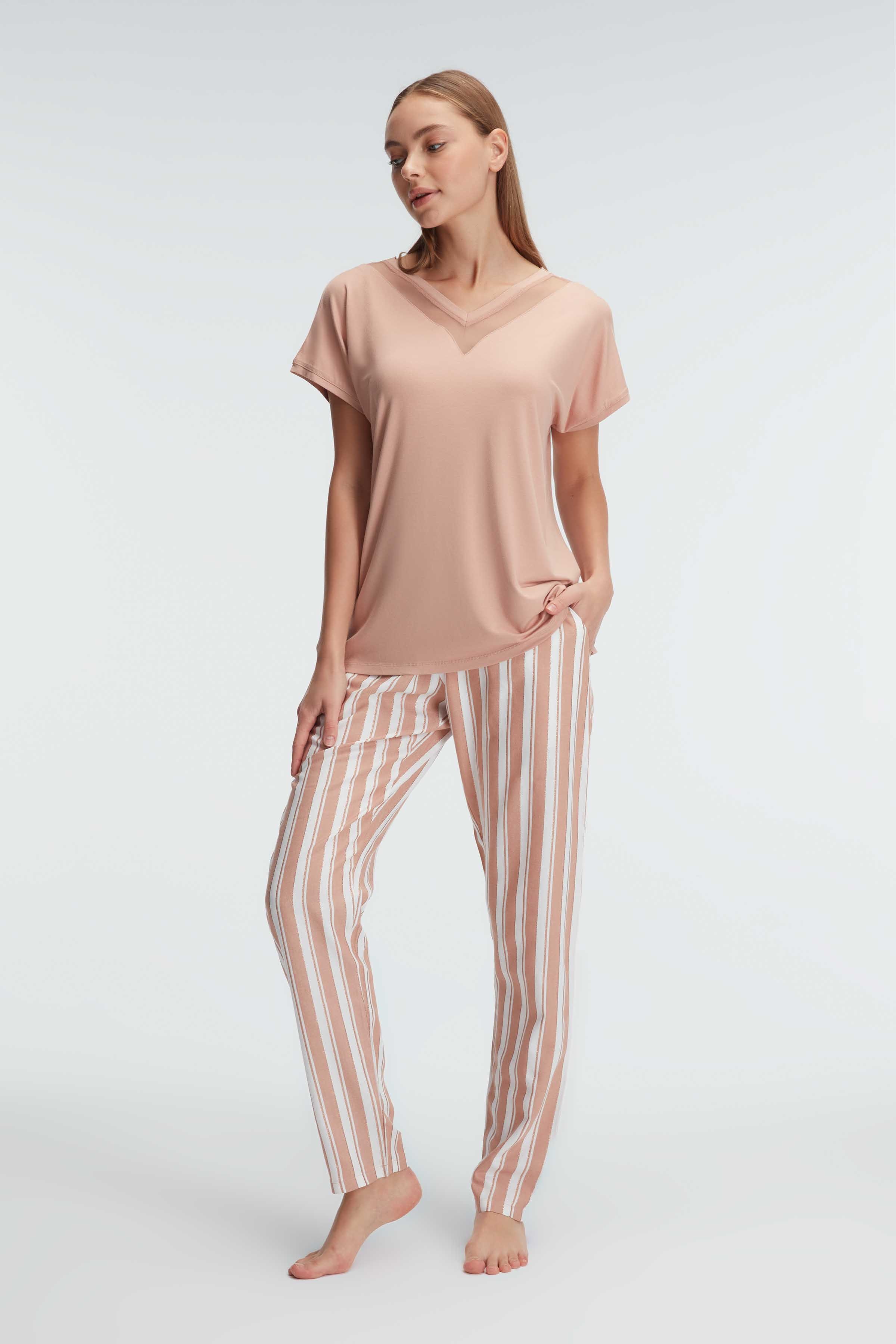 Ensemble pyjama, demi manches , col V, avec Rayures image