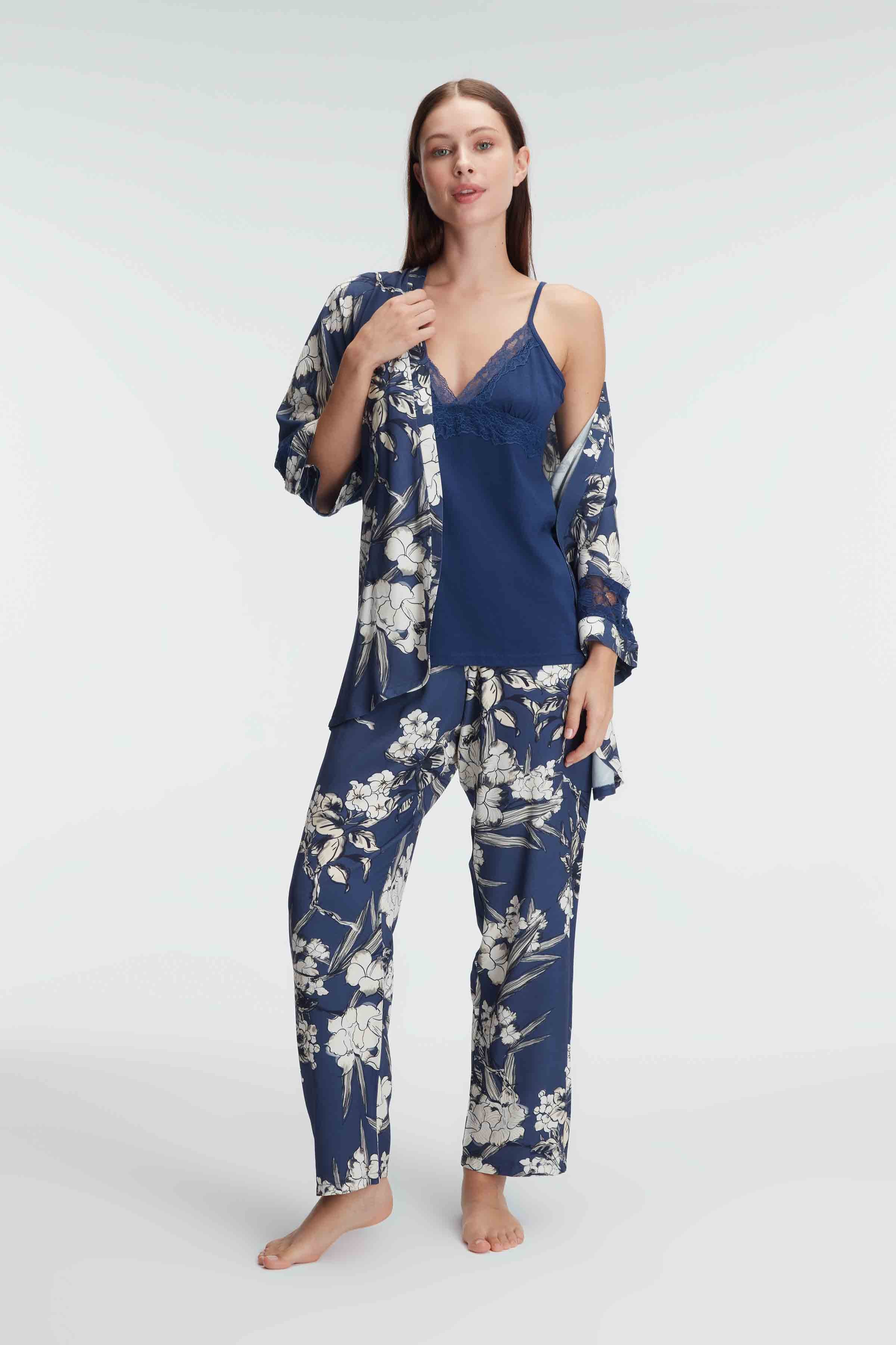 Ensemble pyjama 3 piéces avec dessins, col en V image