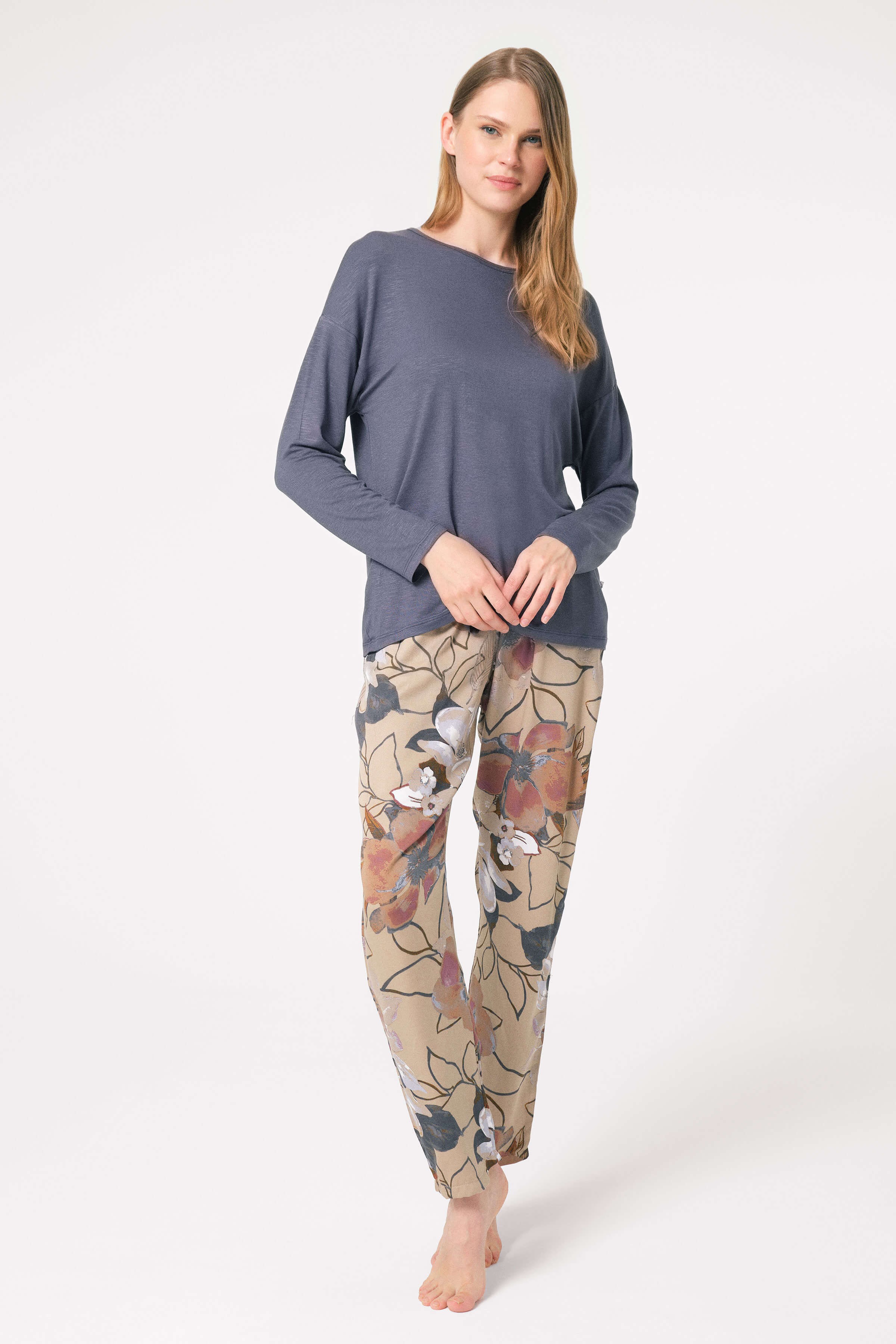 Ensemble pyjama à motifs floraux, manches longues, col rond tricoté, avec dentelle image