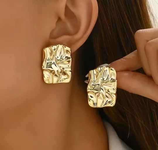Gold Kırışık Kare Küpe