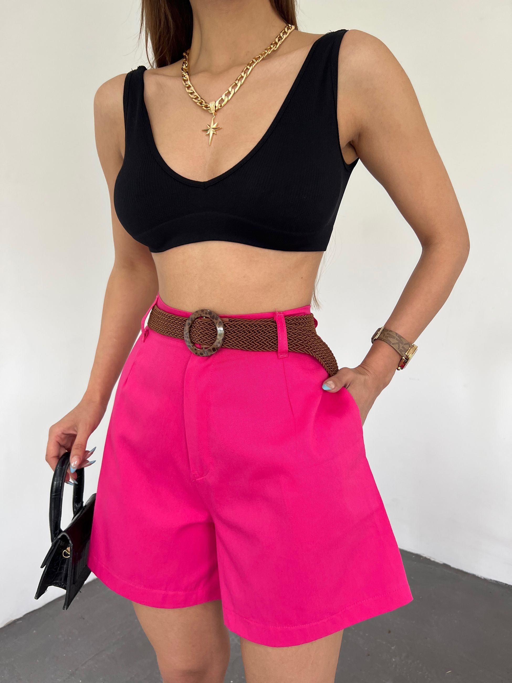 Kemerli Mom Kalıp Denim Şort