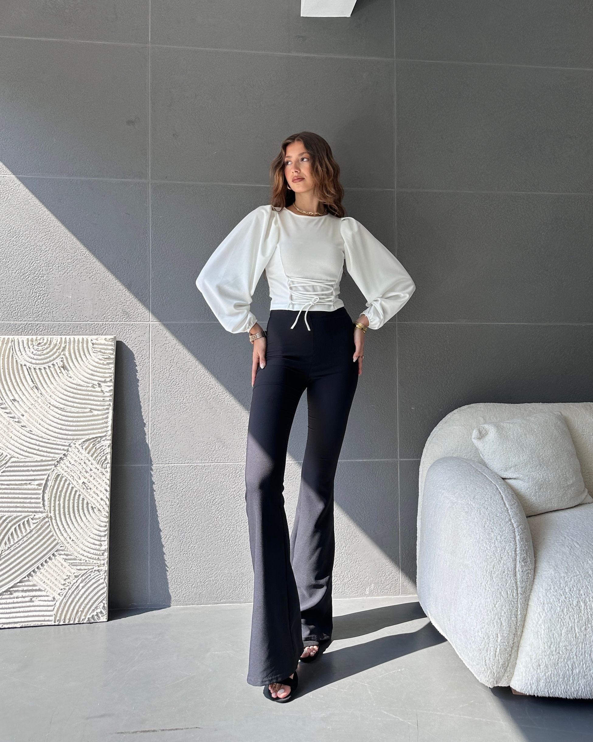 Balon Kol Bağcık Detaylı Crop Bluz