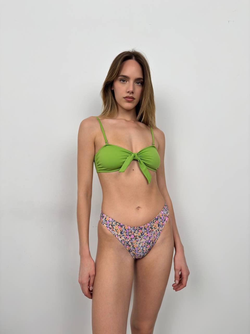 Fiyonk Detaylı Çiçekli Bikini Takım