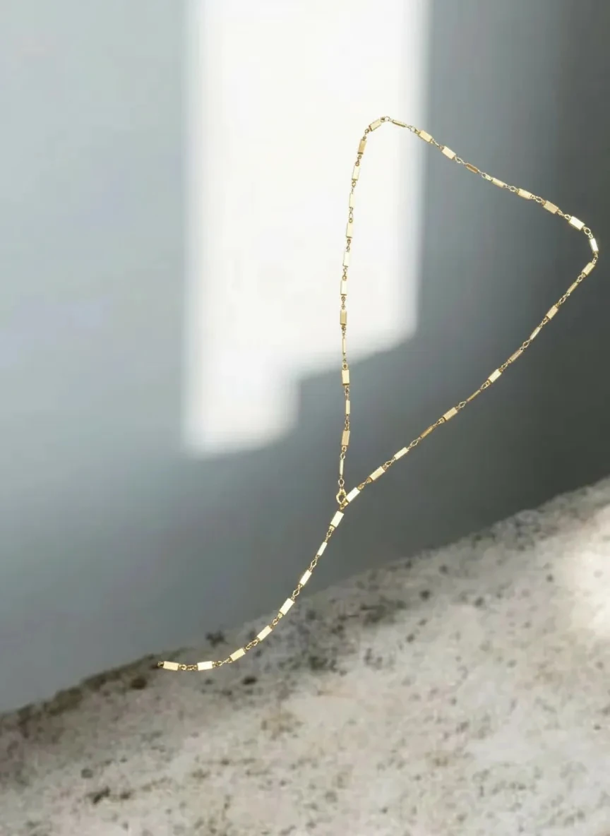 SLOWSHE – 14 K GOLD KAPLAMA ŞEFFAF TAŞLI KOLYE (Zincir Uzunluğu: 45 cm)