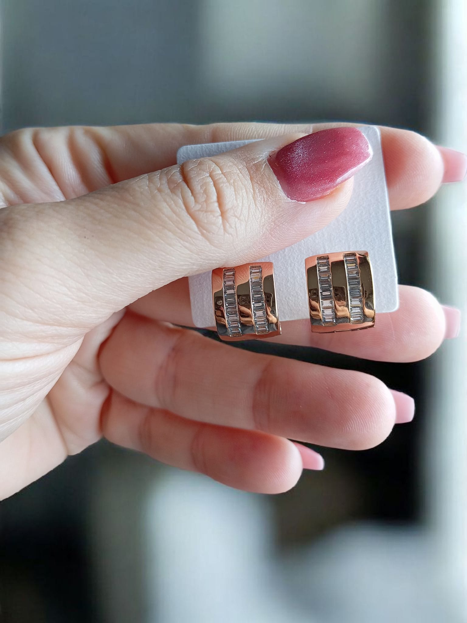 HALKA ÇİFT TUR TAŞLI KÜPE