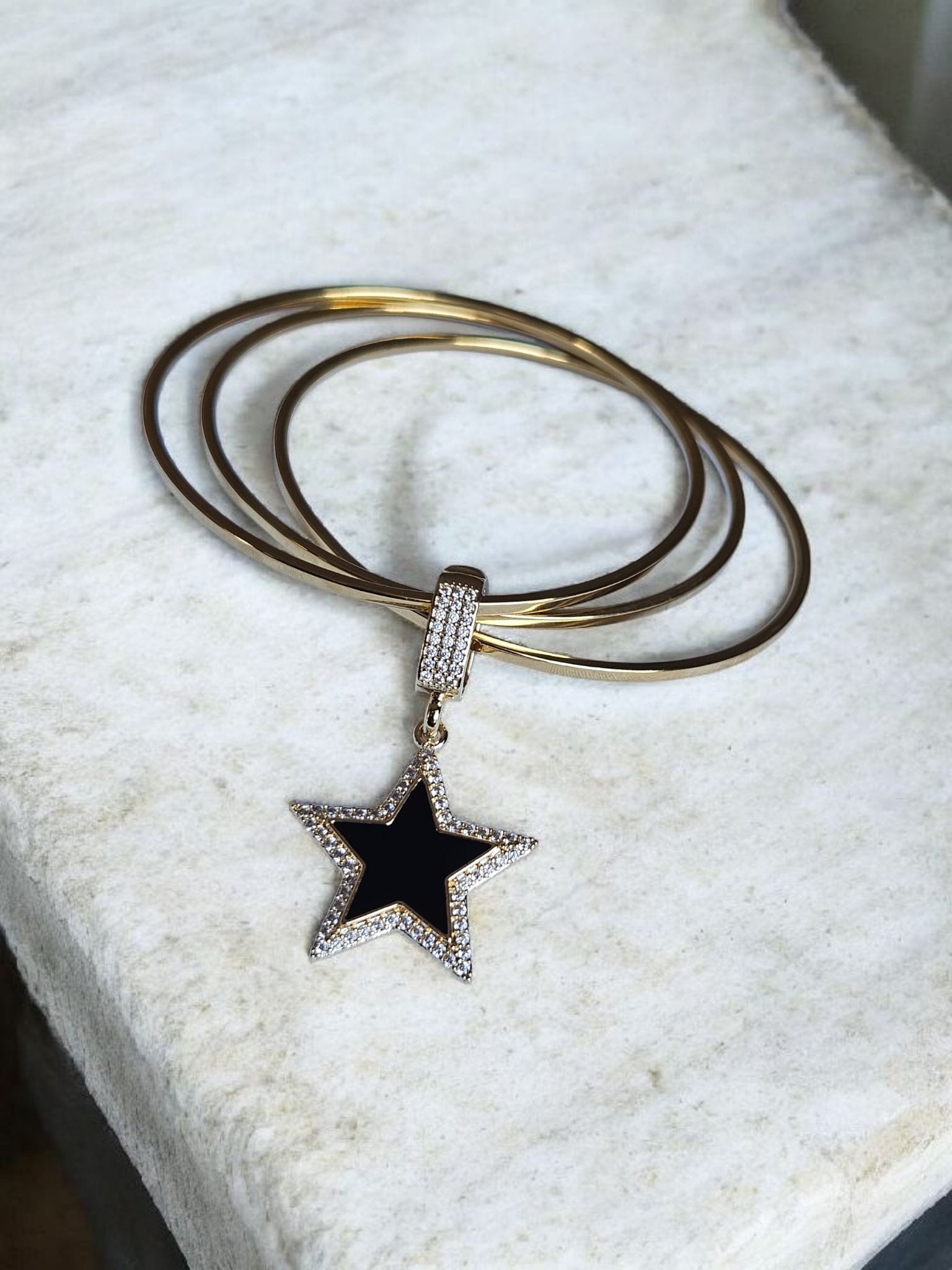 SİYAH YILDIZ CHARMLI 3LÜ AJDA BİLEZİK