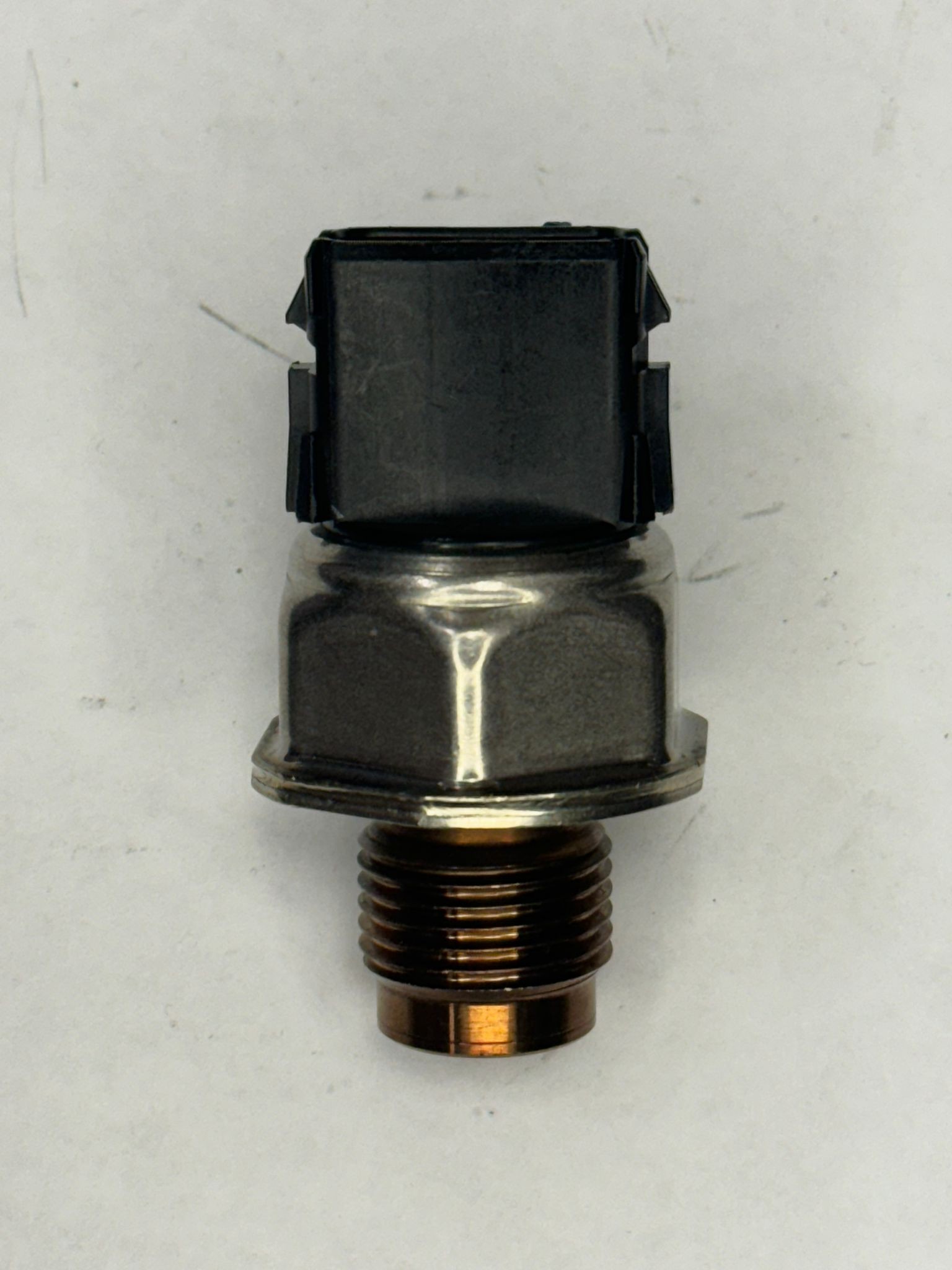 Kubota camenroil engine  rail pressure sensor