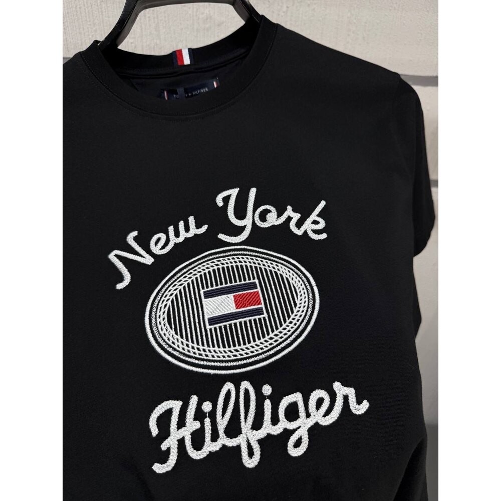 Tommy Hilf. New York Bisiklet Yaka Siyah
