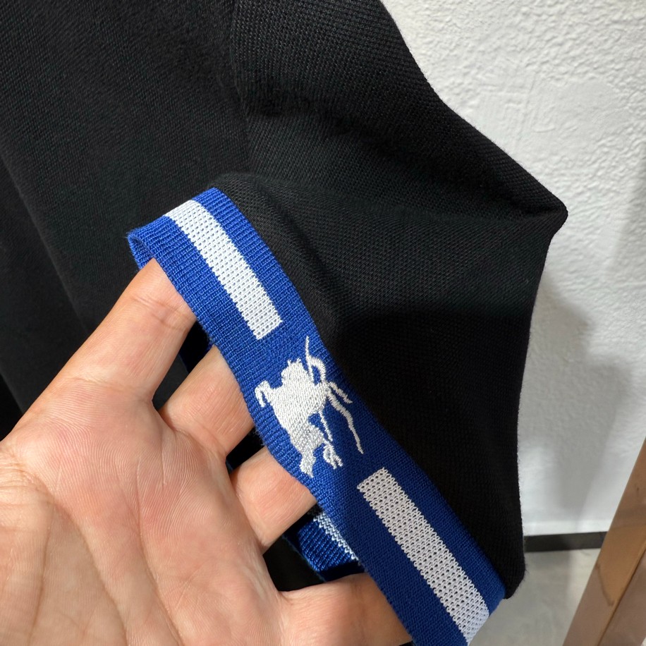BURBERRY POLO YAKA ÇİZGİ DETAYLI SİYAH RENK