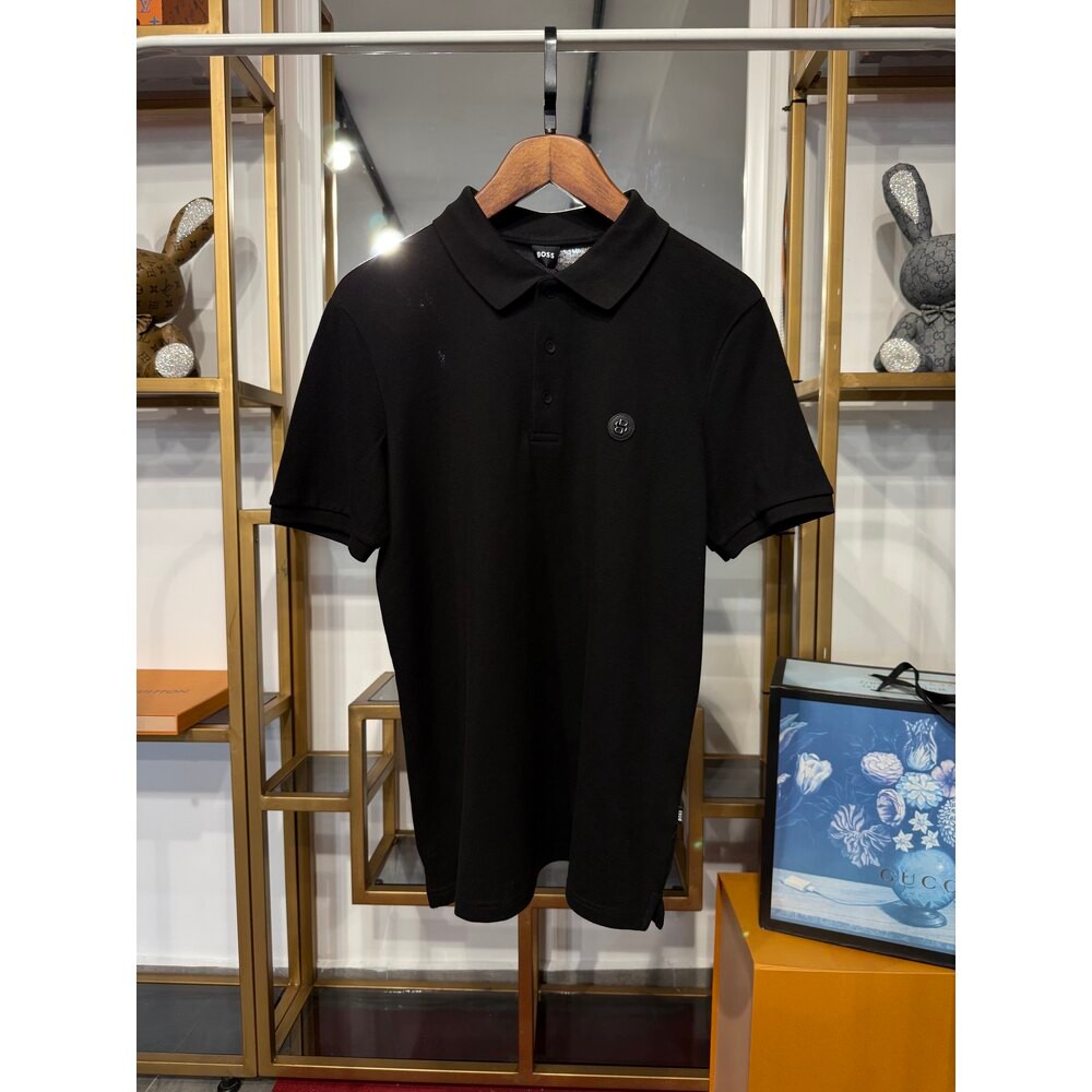 BOSS POLO YAKA MİNİMAL ARMA DETAYLI ( SİYAH RENK )