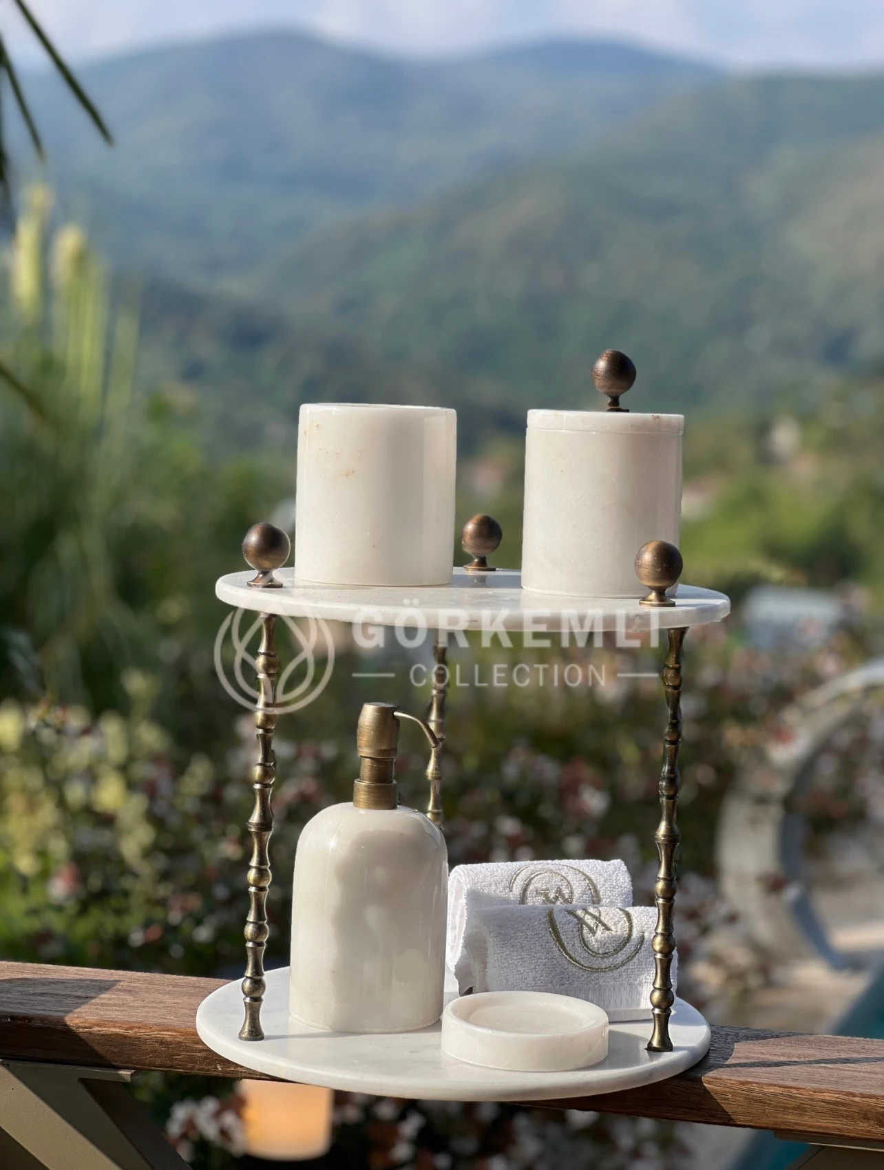 Golden Elegance Mermer Stand Beyaz Eskitme