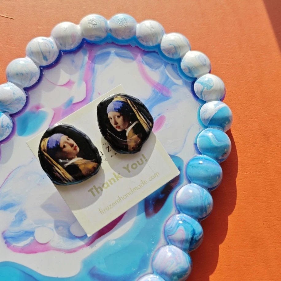 Minimal İnci Küpeli Kız