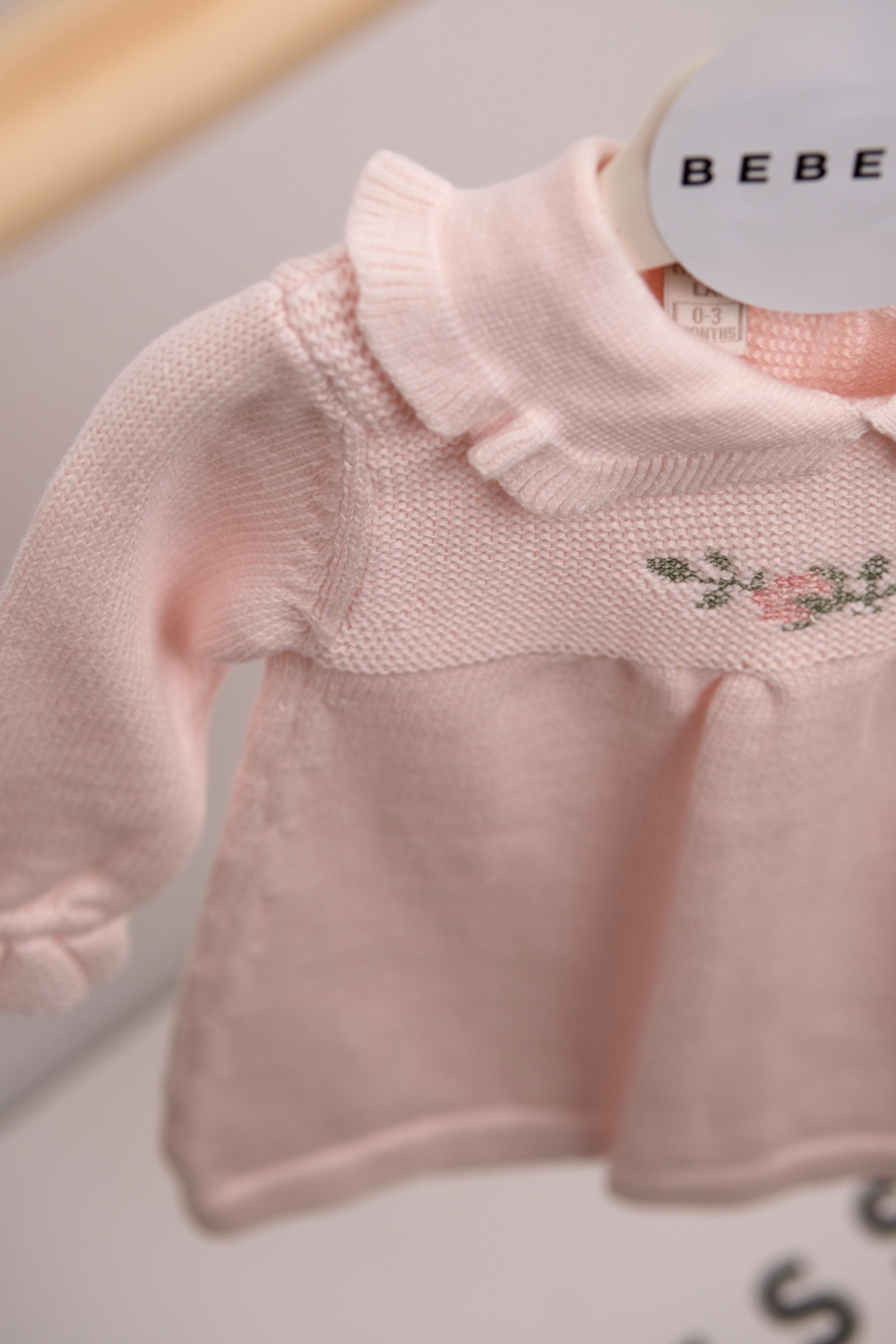 Kanaviçeli Nakış Detaylı Fırfırlı Kız Bebek Elbisesi