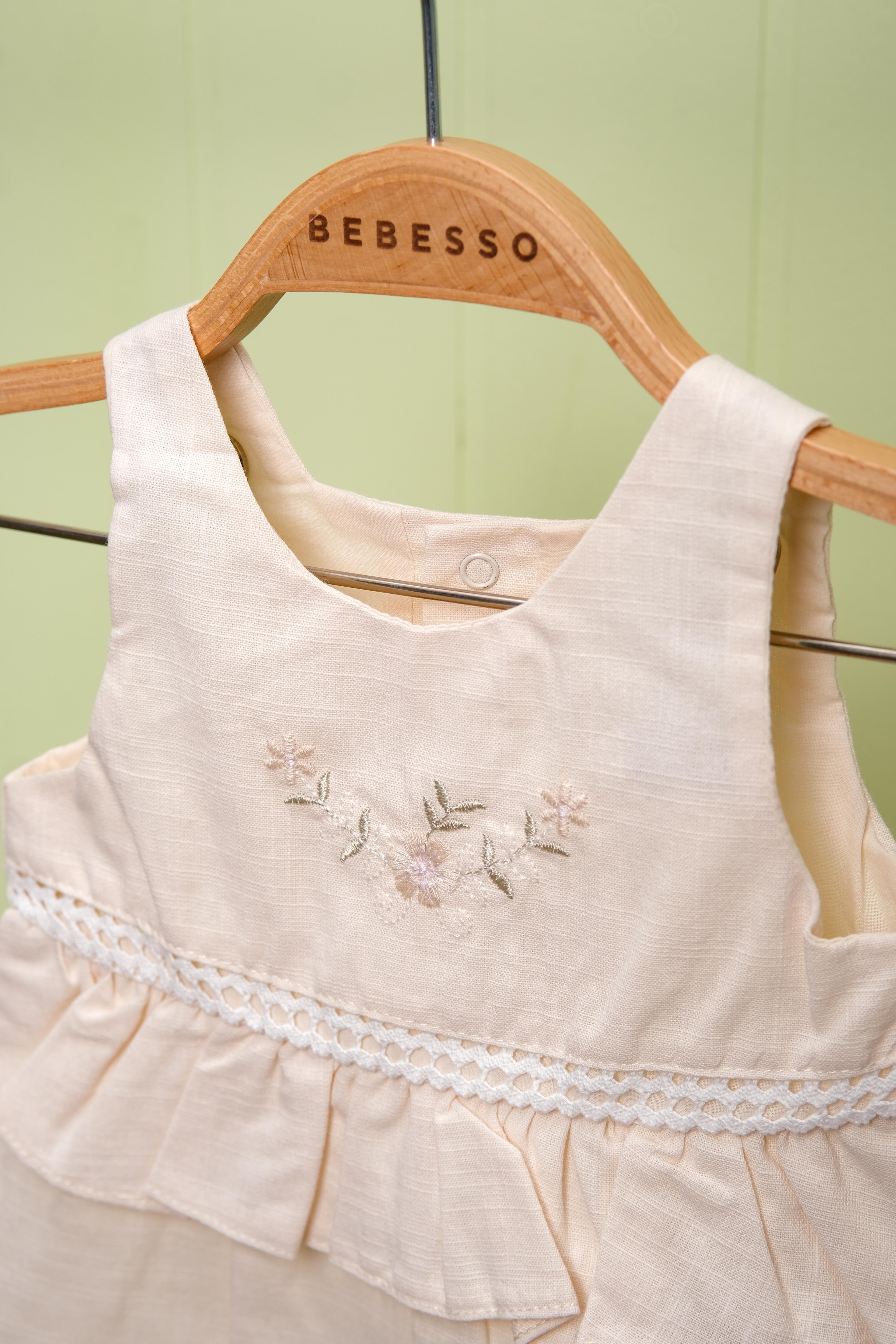 Rosette Nakış Detaylı Kız Bebek Tulum 