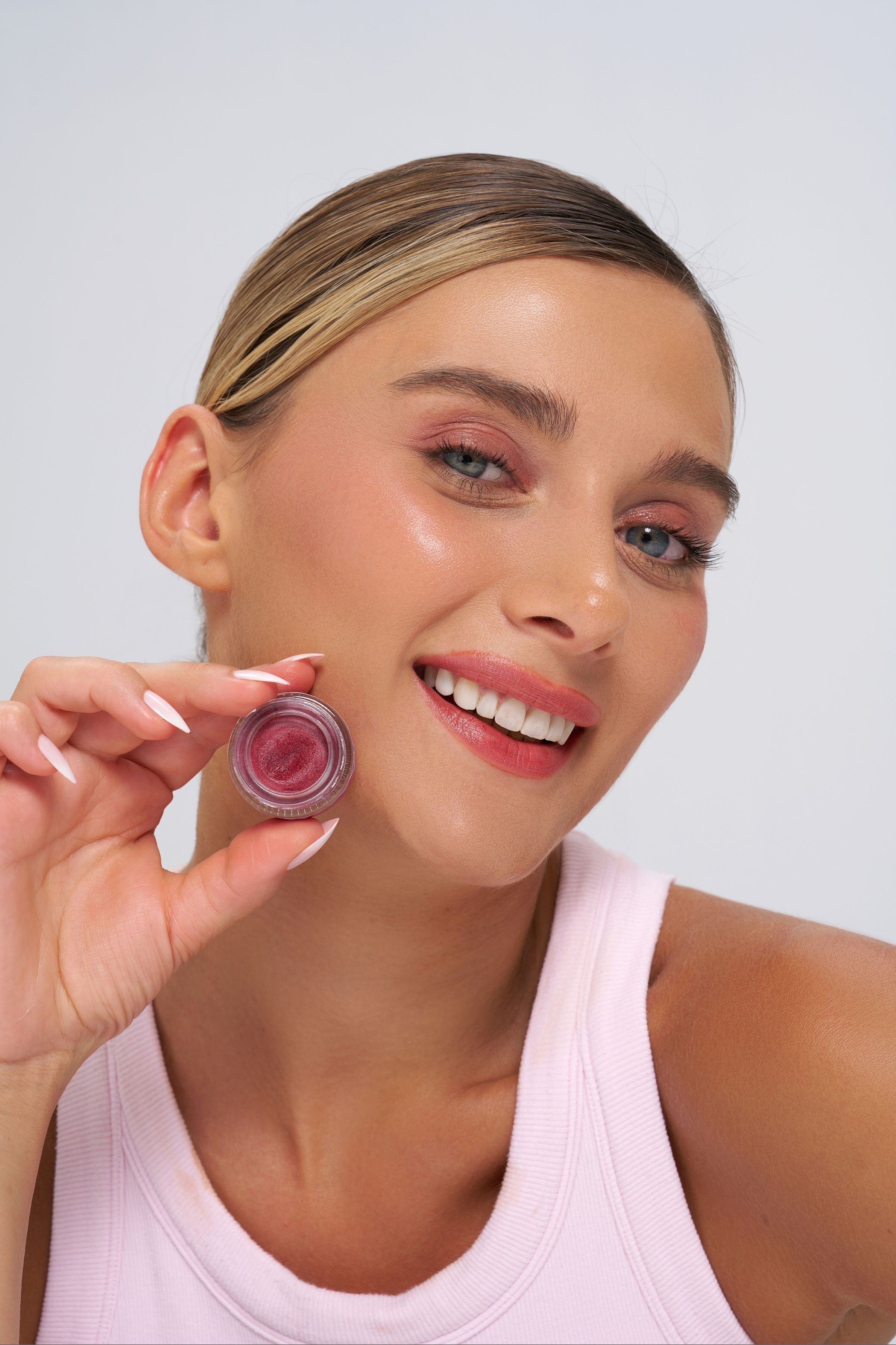 Kuatra Pink Begonia Doğal İçerikli Nemlendirici - Antioksidan Işıltı Veren Balm (Ruj - Allık - Göz Farı) 7ml