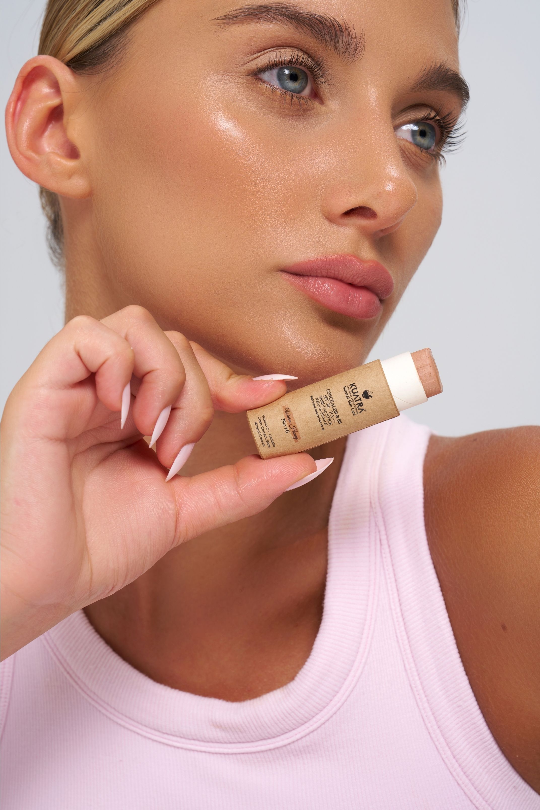 Kuatra Warm Honey Natural-Mineral Stick Concealer & BB | SPF 50+ PA++++ | Çok Amaçlı Nemlendirici, Leke Karşıtı, Vitamin C, Renkli Bakım