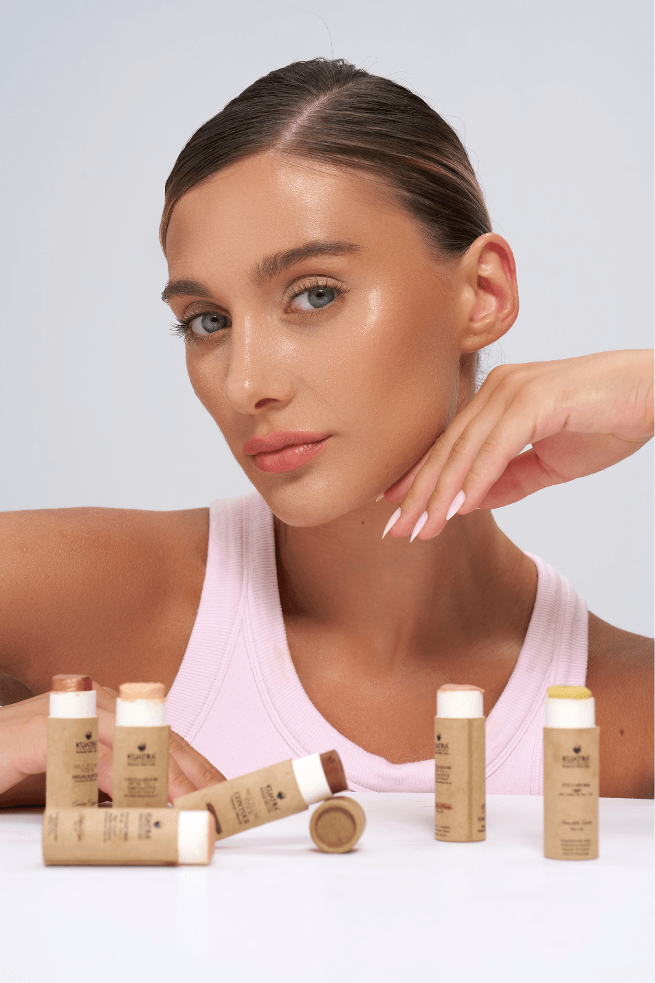 Kuatra Warm Honey Natural-Mineral Stick Concealer & BB | SPF 50+ PA++++ | Çok Amaçlı Nemlendirici, Leke Karşıtı, Vitamin C, Renkli Bakım