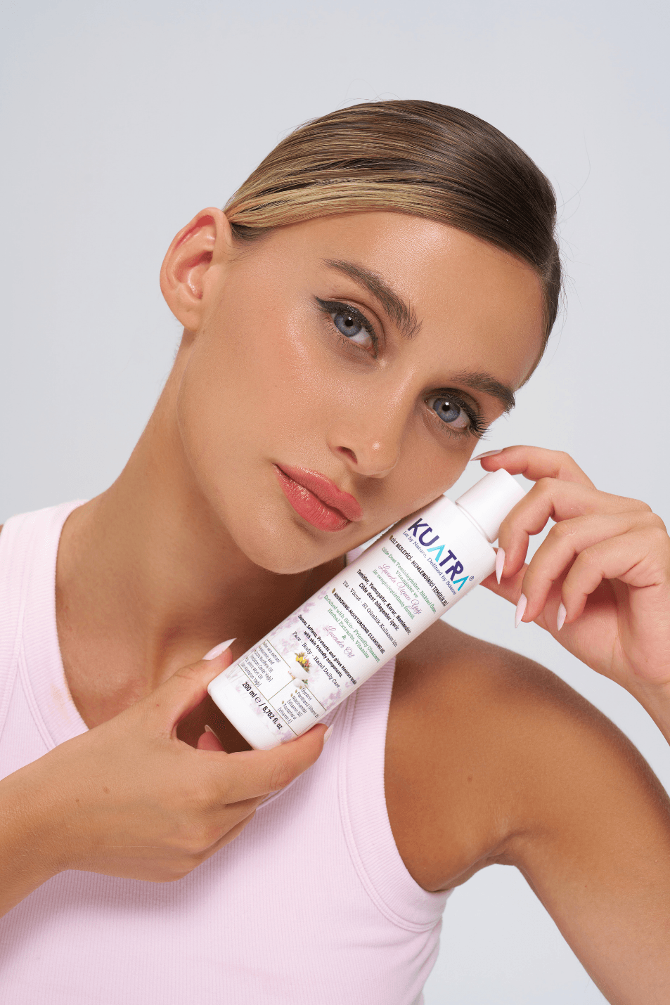 Kuatra Moisturizing Nourishing Cleansing Gel (containing Medical Lavender (Lavandula Angustifolia) essential oil) 200ml