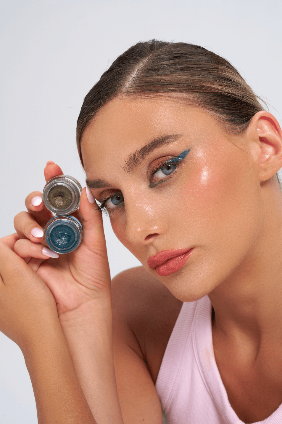 Mermaid’s Sapphire Krem Far, Eyeliner Doğal İçerikli, (Makyaj Beraberinde Çok Değerli Besleyici Cilt Bakımı)