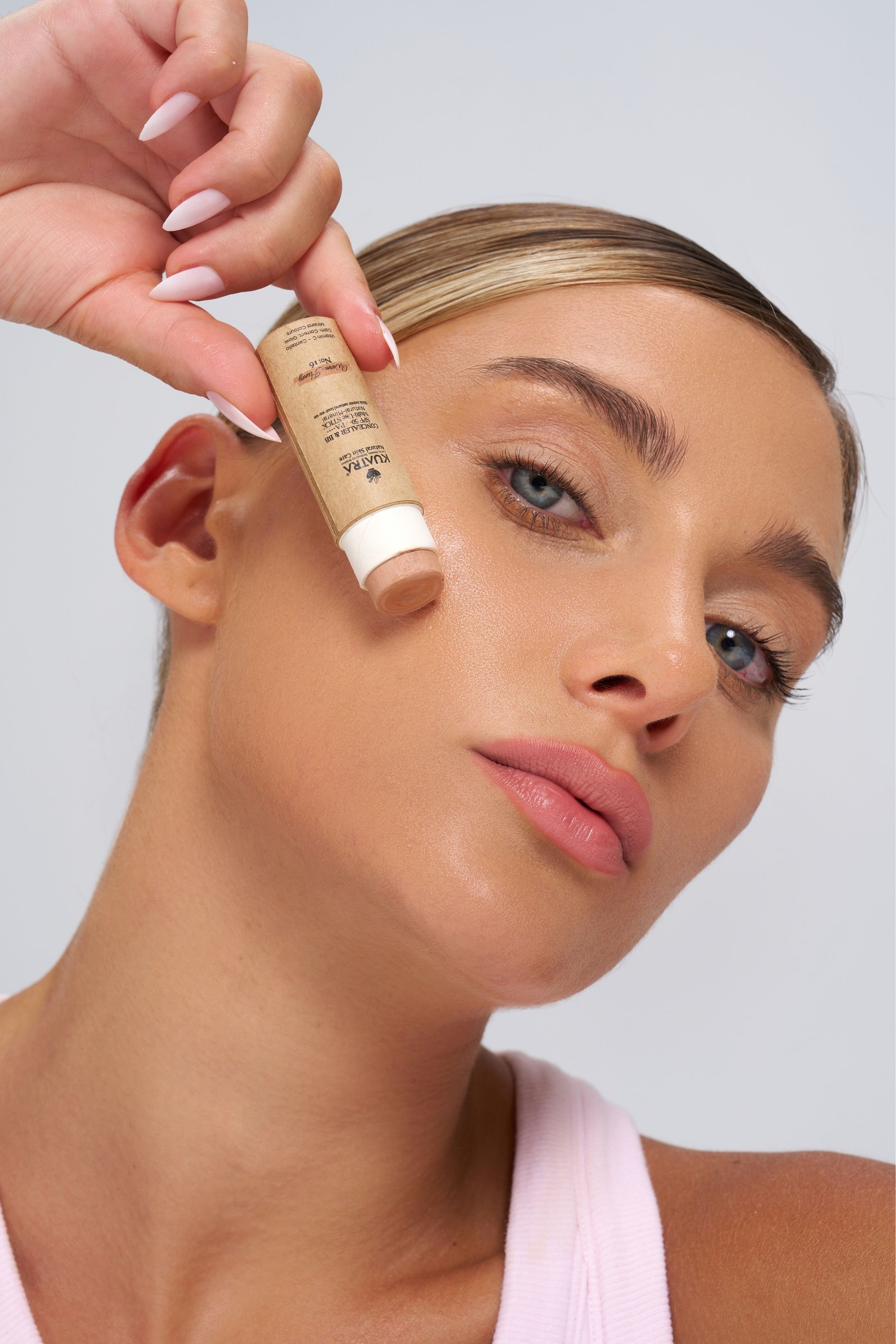 Kuatra Warm Honey Natural-Mineral Stick Concealer & BB | SPF 50+ PA++++ | Çok Amaçlı Nemlendirici, Leke Karşıtı, Vitamin C, Renkli Bakım