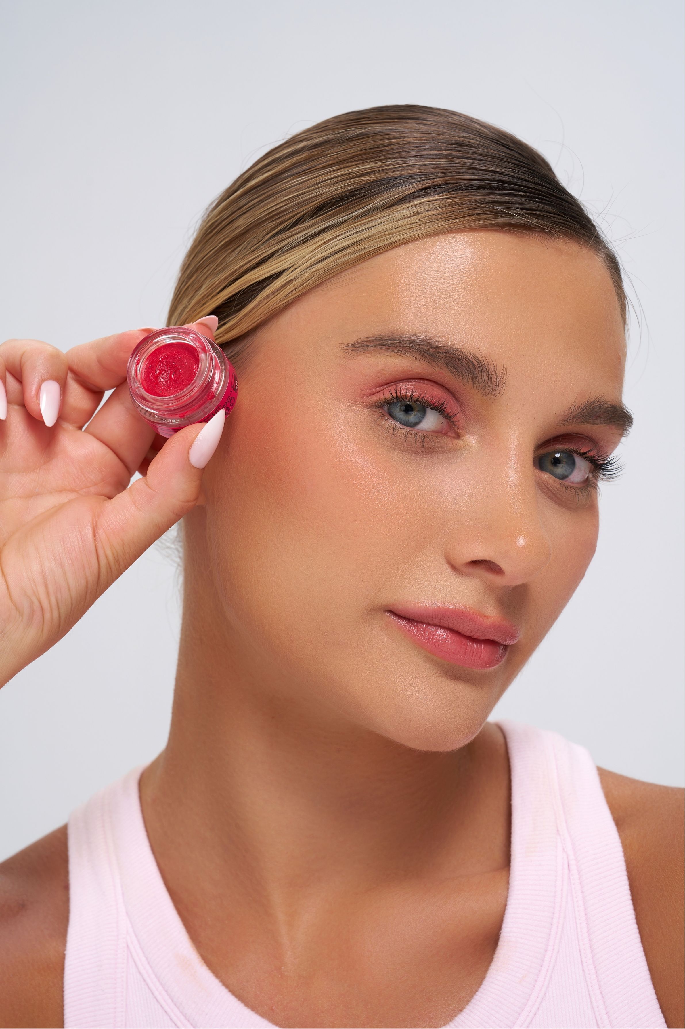 Hibiscus Magic Doğal İçerikli Çok Amaçlı Allık, Ruj, Göz Farı (Makyaj Beraberinde Çok Değerli Besleyici Cilt Bakımı)