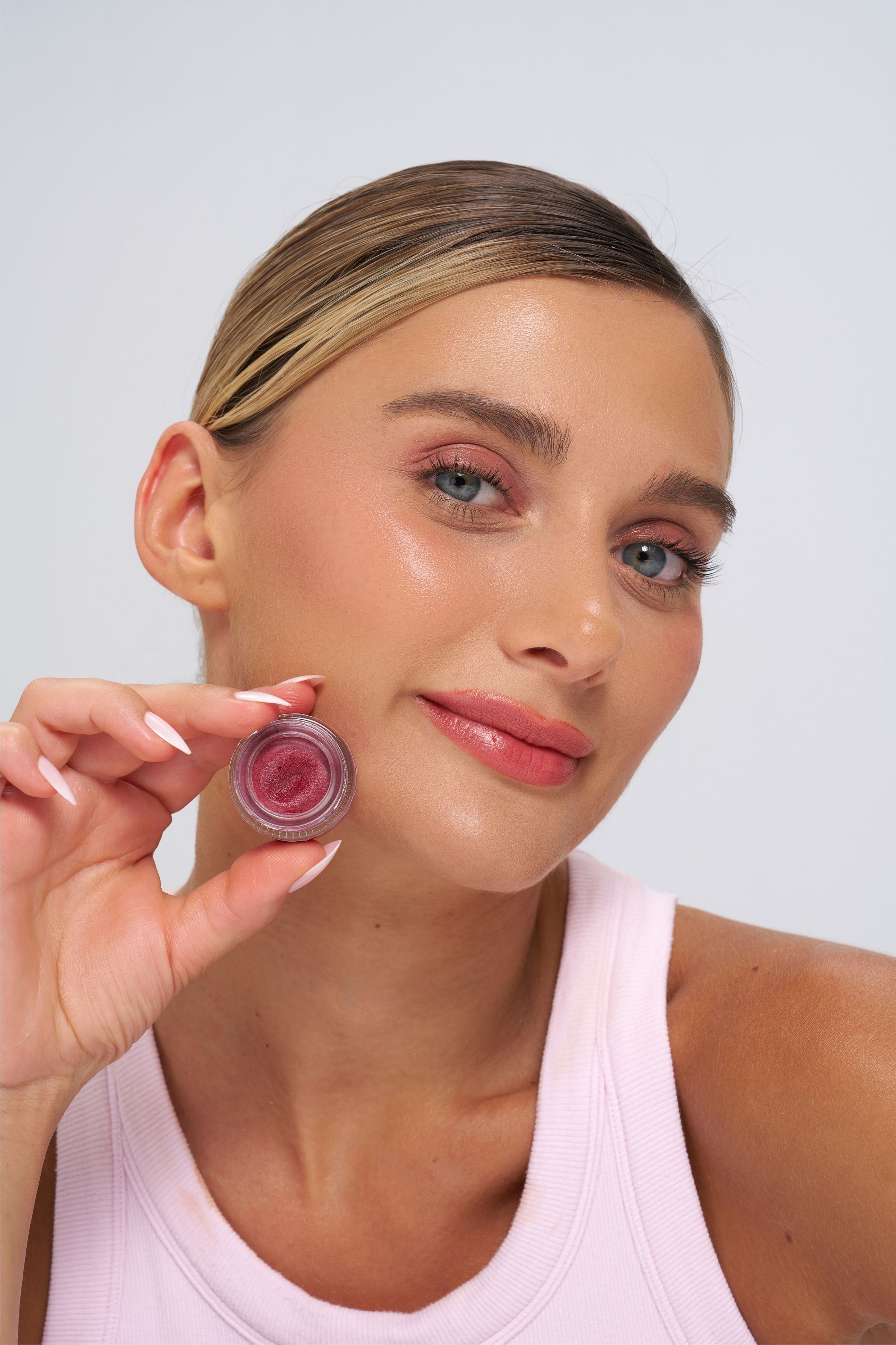 Kuatra Pink Begonia Doğal İçerikli Nemlendirici - Antioksidan Işıltı Veren Balm (Ruj - Allık - Göz Farı) 7ml