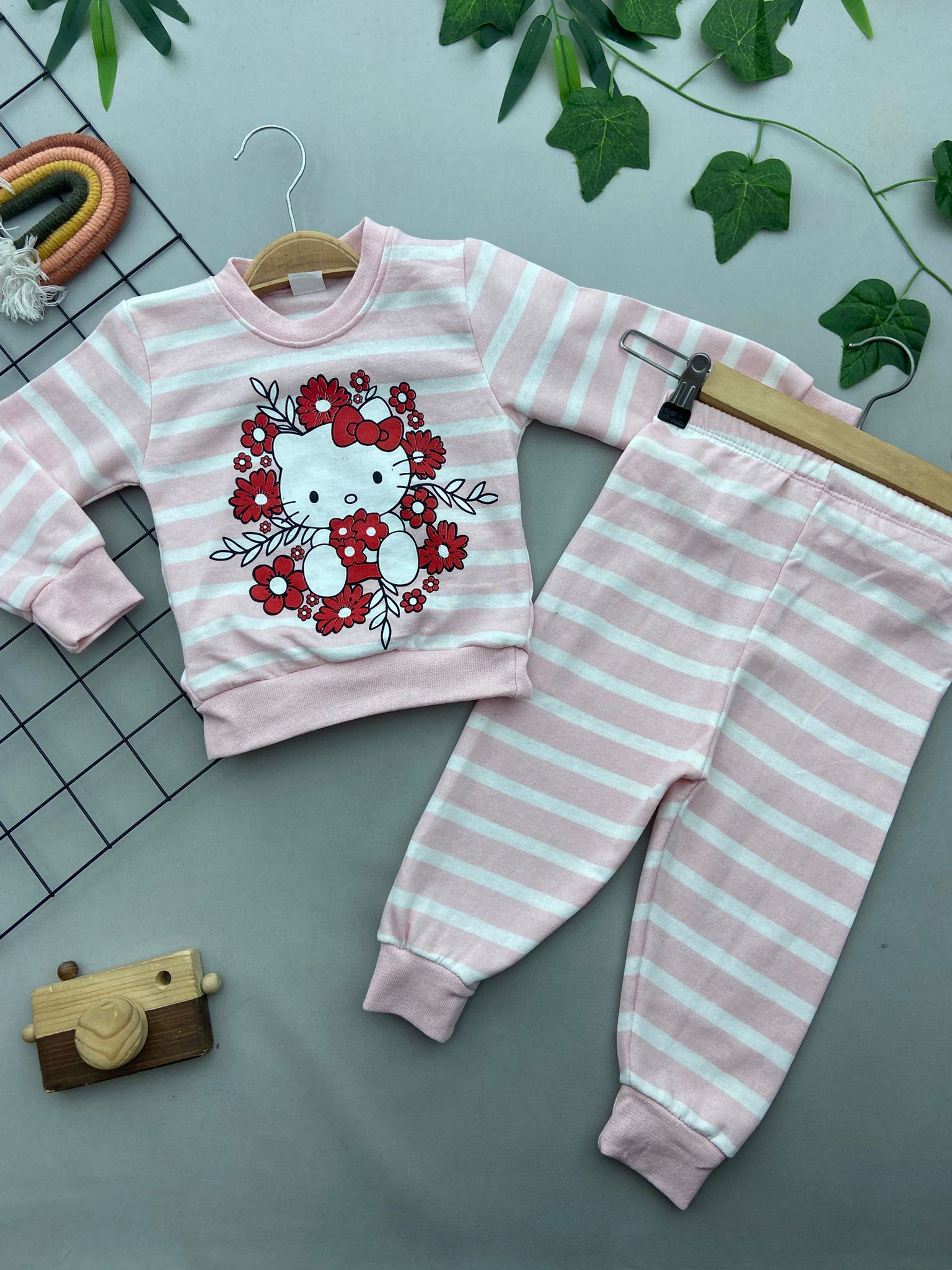 HELLO KITTY YAZILI KIZ COCUK TAKIM