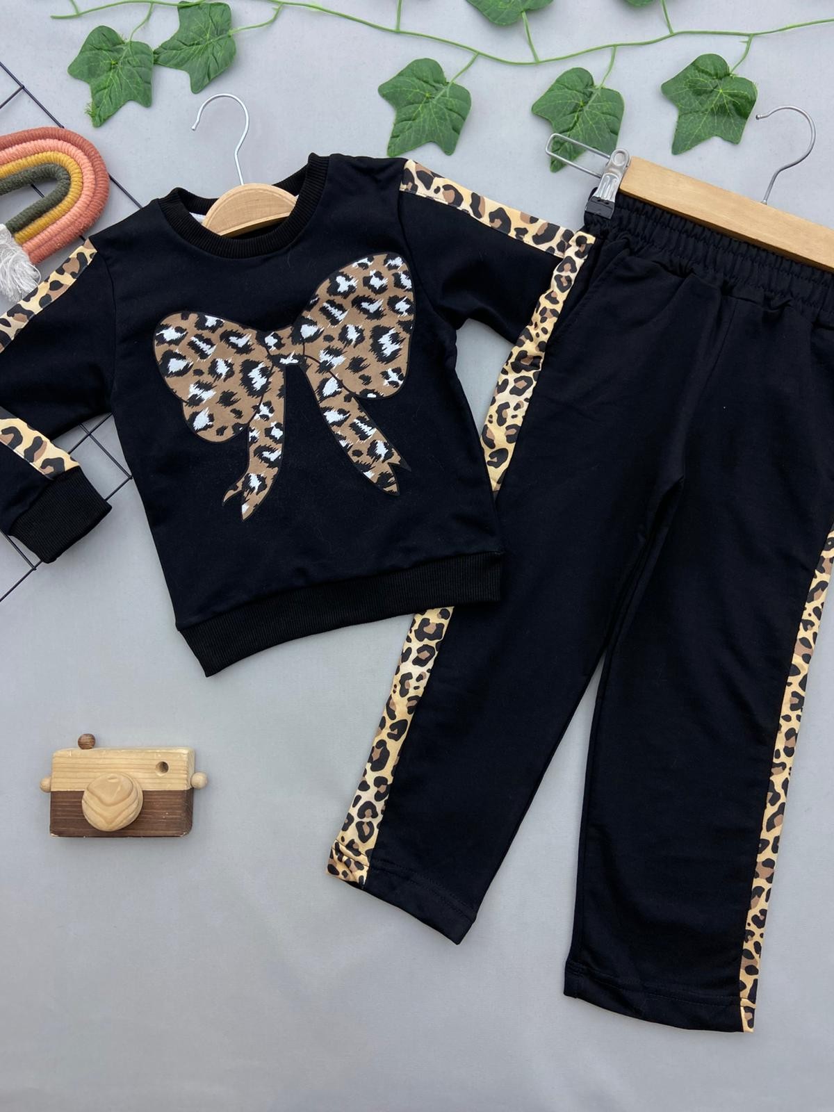 LEOPAR KURDALE BASKILI KIZ COCUK TAKIM