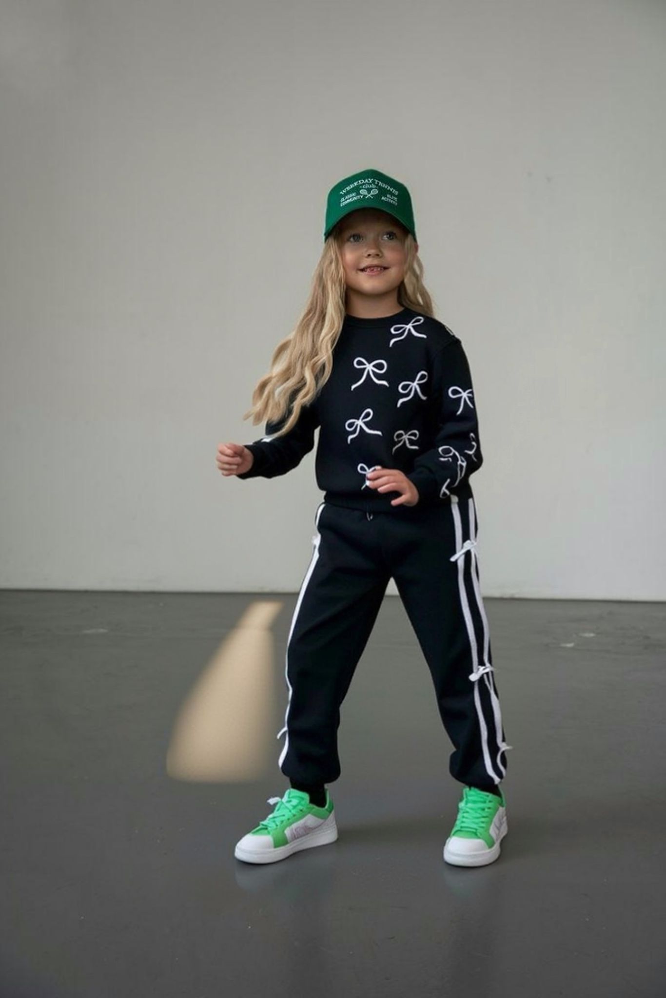 KURDALE DETAYLI KIZ COCUK TAKIM