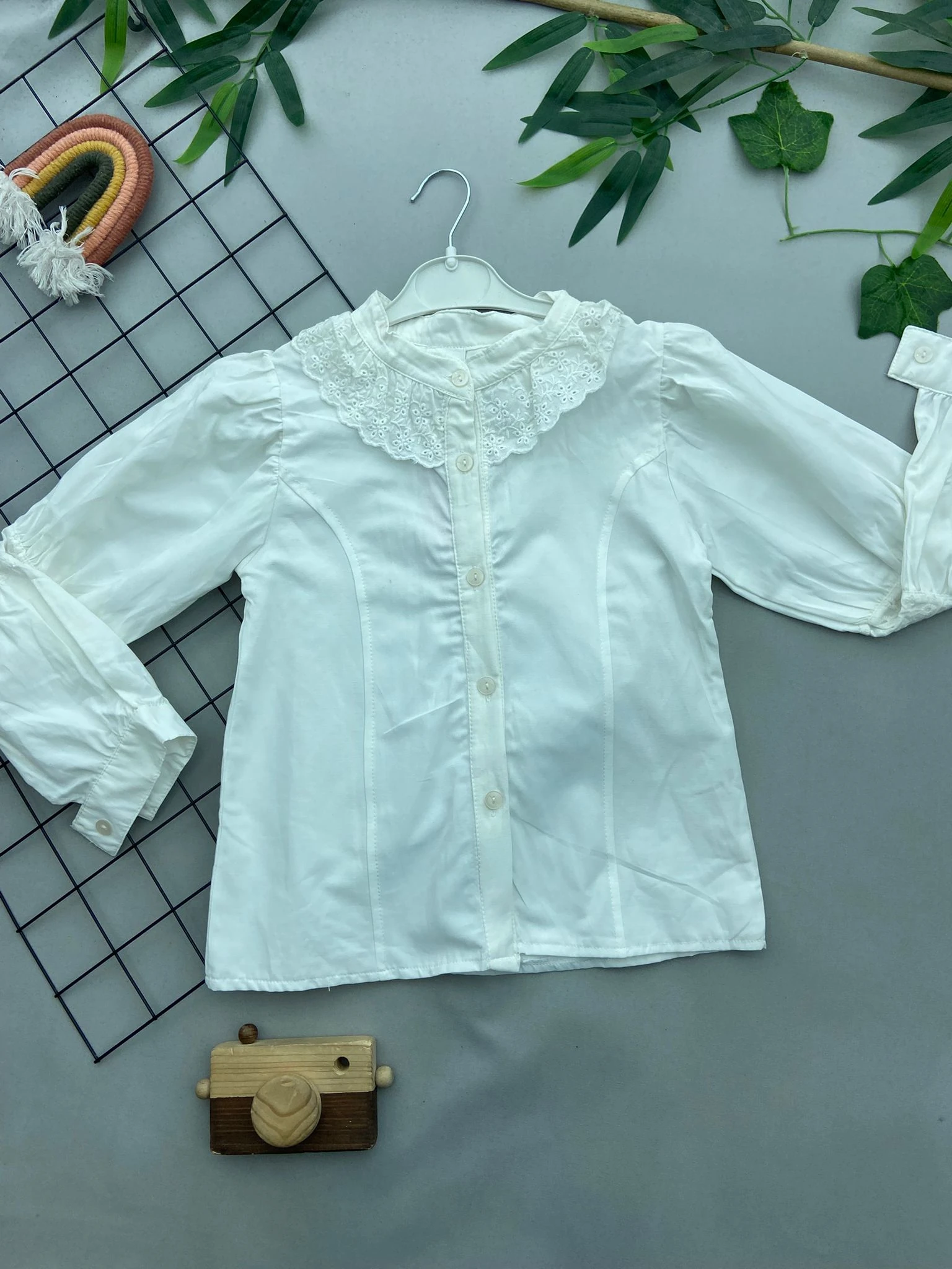 YAKA DANTEL DETAYLI GOMLEK