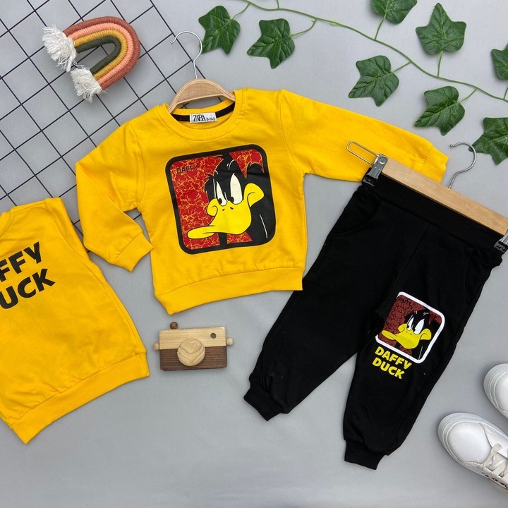 DAFFY DUCK BASKILI ERKEK COCUK TAKIM