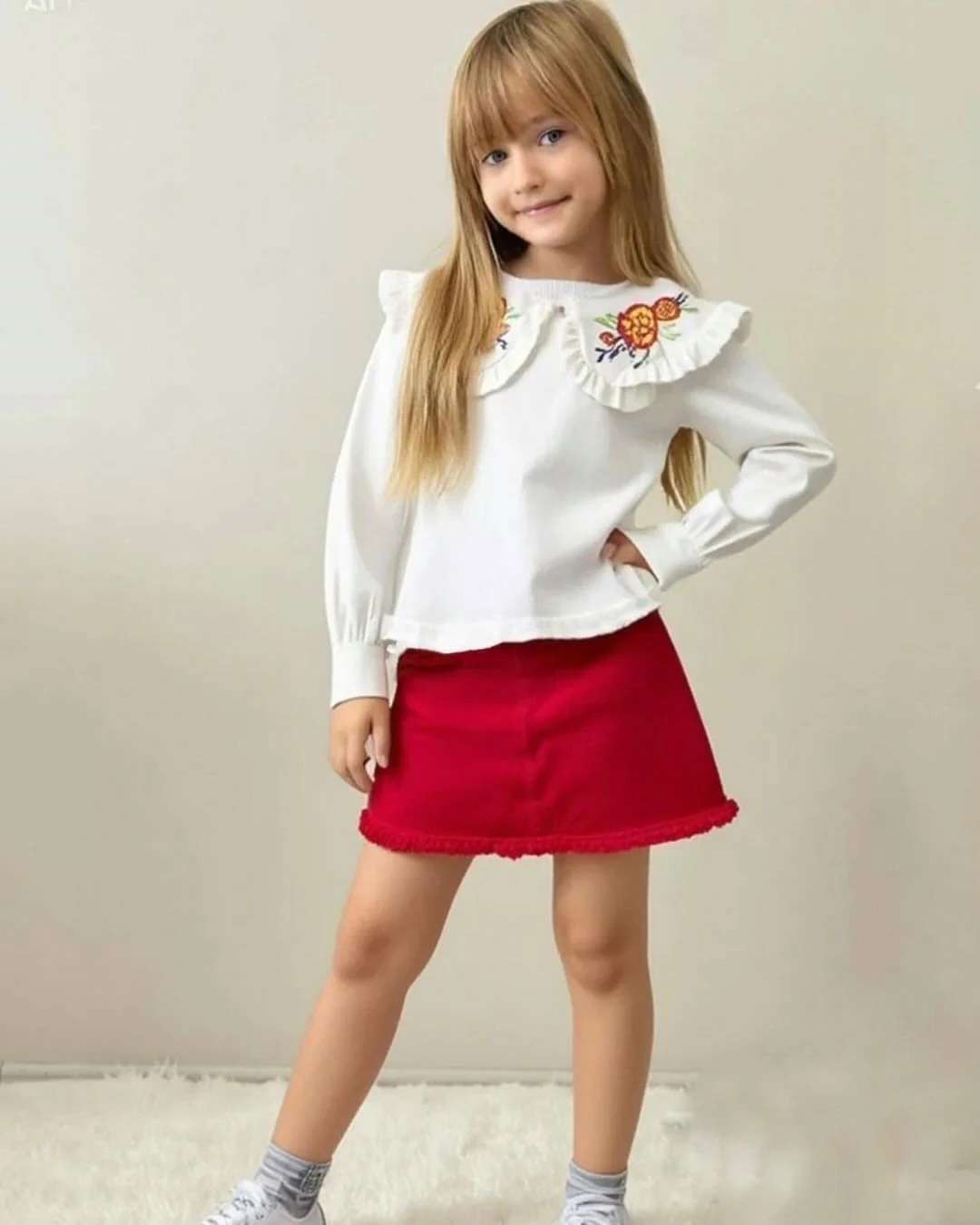 YAKA GÜL İŞLEME DETAYLI KIZ ÇOCUK TAKIM