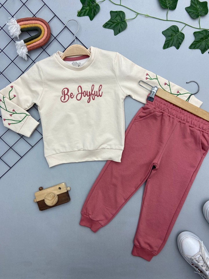 BE JOYFUL YAZILI KIZ ÇOCUK TAKIM