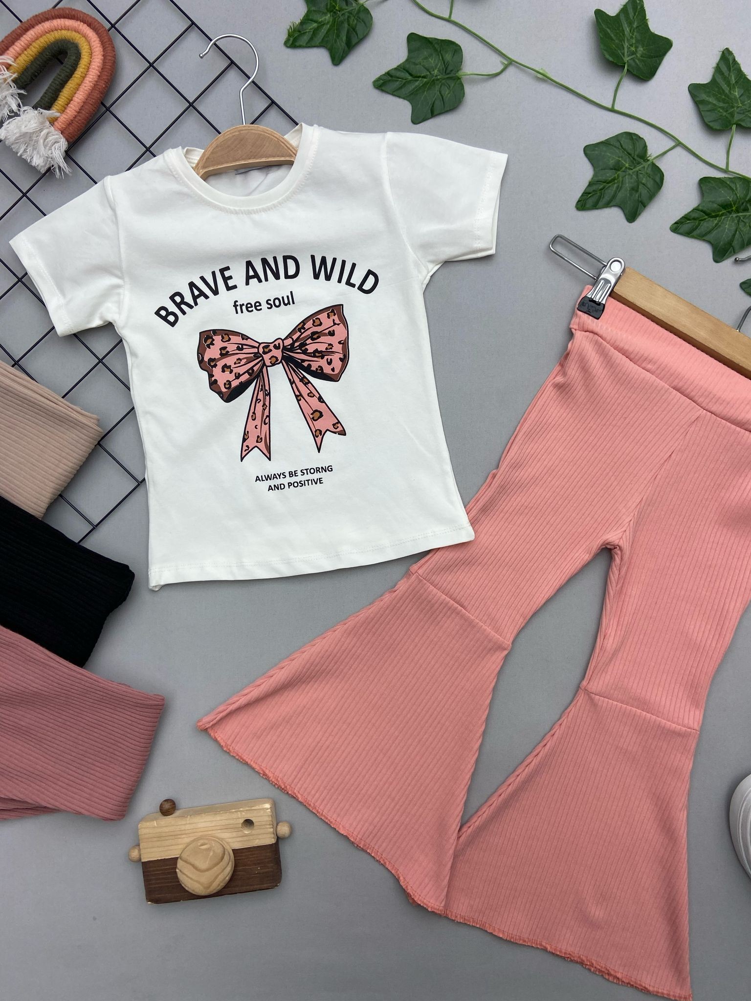 BRAVE AND WILD YAZILI KIZ COCUK TAKIM