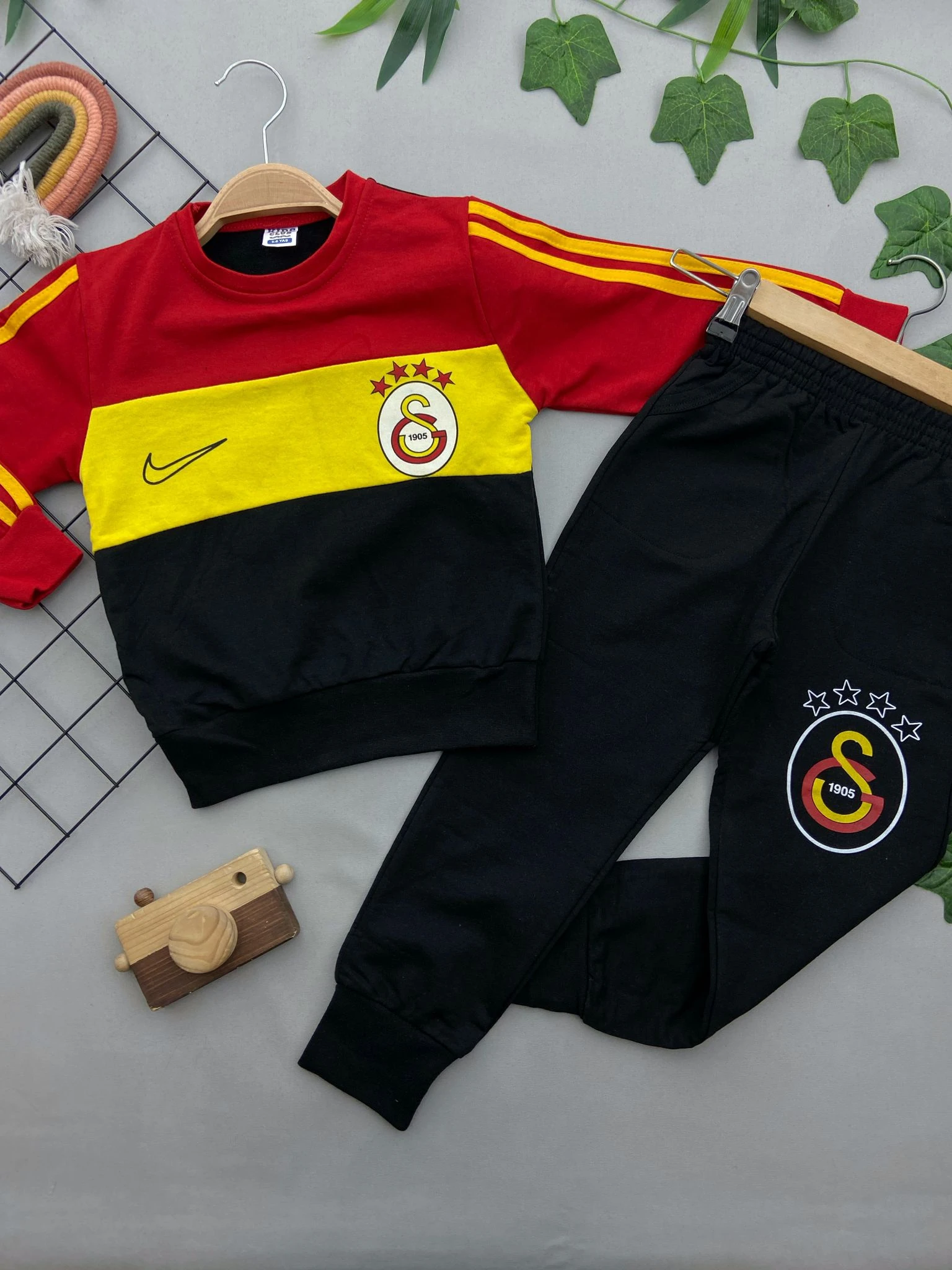 TARAFTAR BASKILI ERKEK COCUK TAKIMMMM