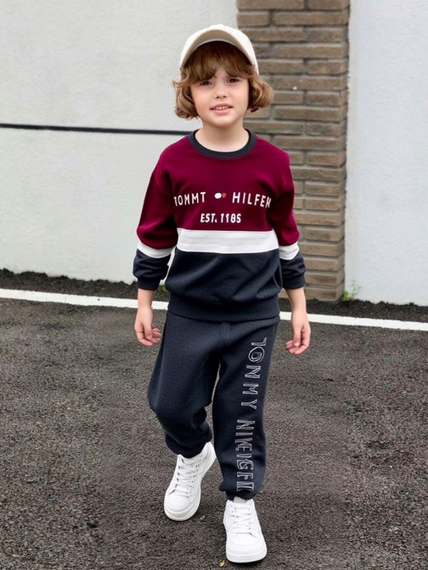 TOMMY YAZILI ERKEK COCUK TAKIM